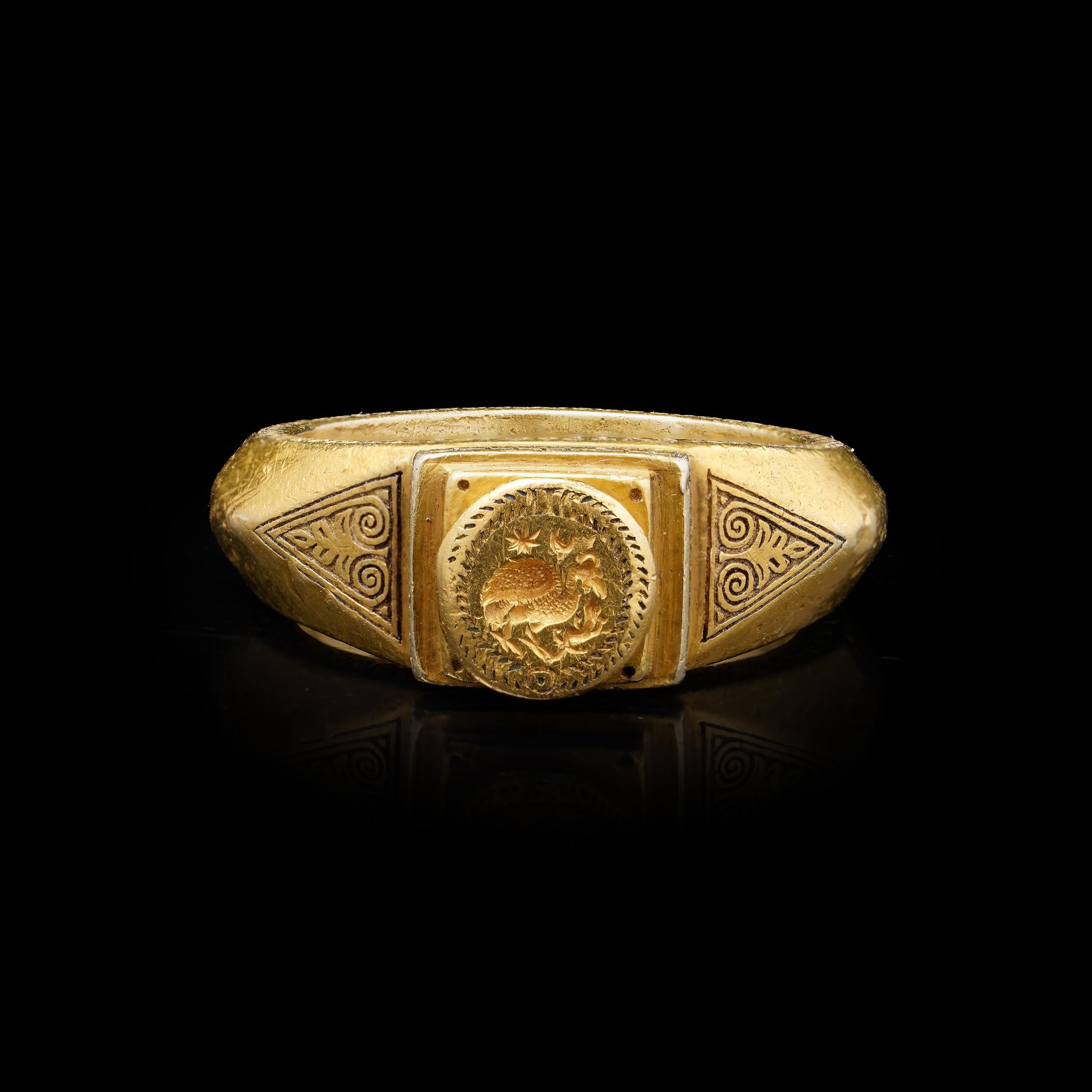 Byzantine Gold Intaglio Ring with Niello Inlay For Sale 6