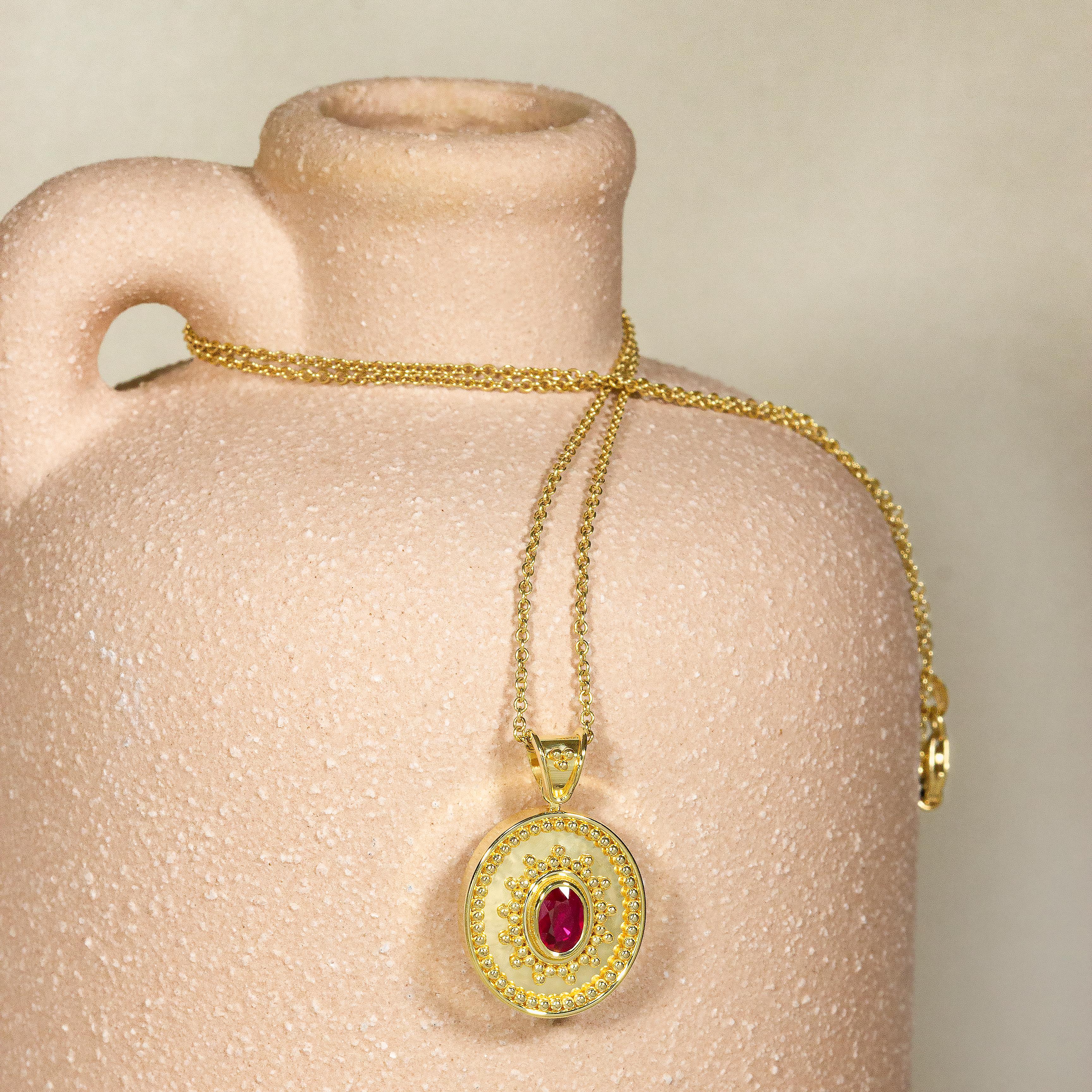 Byzantine Gold Oval Pendant with Ruby and Shiny Finish For Sale 1