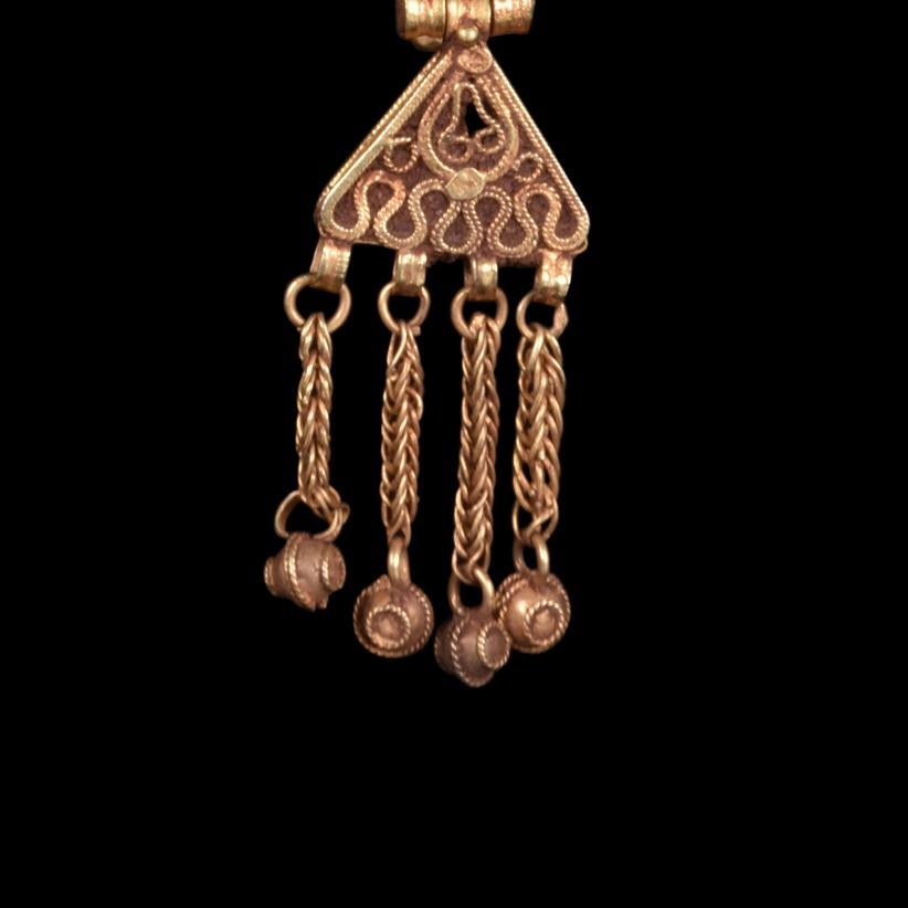 Byzantine Gold pair of Earrings with Dangles In Good Condition For Sale In London, GB