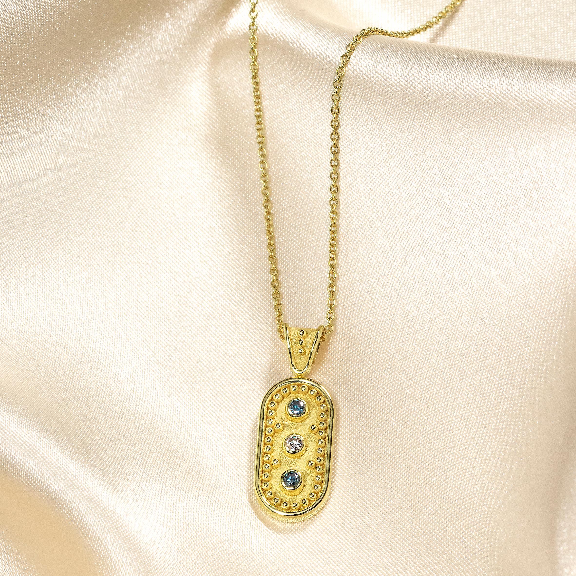 Byzantine Gold Pendant with Blue Diamonds For Sale 1