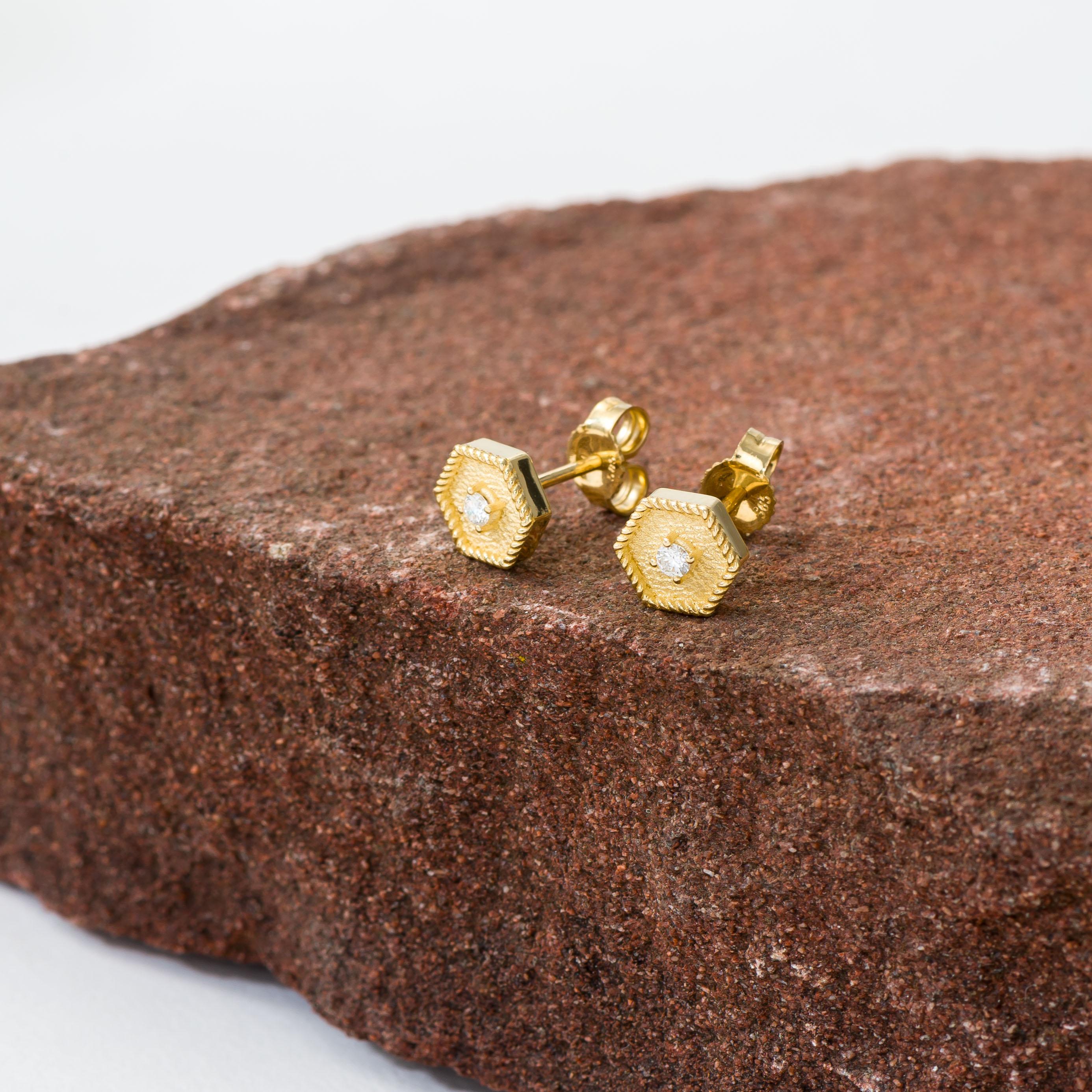 Byzantinische Gold Polygon-Ohrringe mit Diamanten im Angebot 1