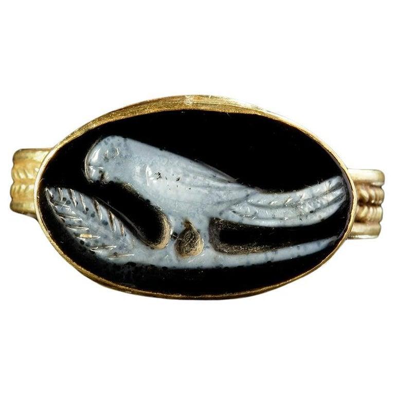 Women's or Men's Byzantine Gold Ring With A Roman Nicolo Cameo Of A Parrot 6th Century AD For Sale