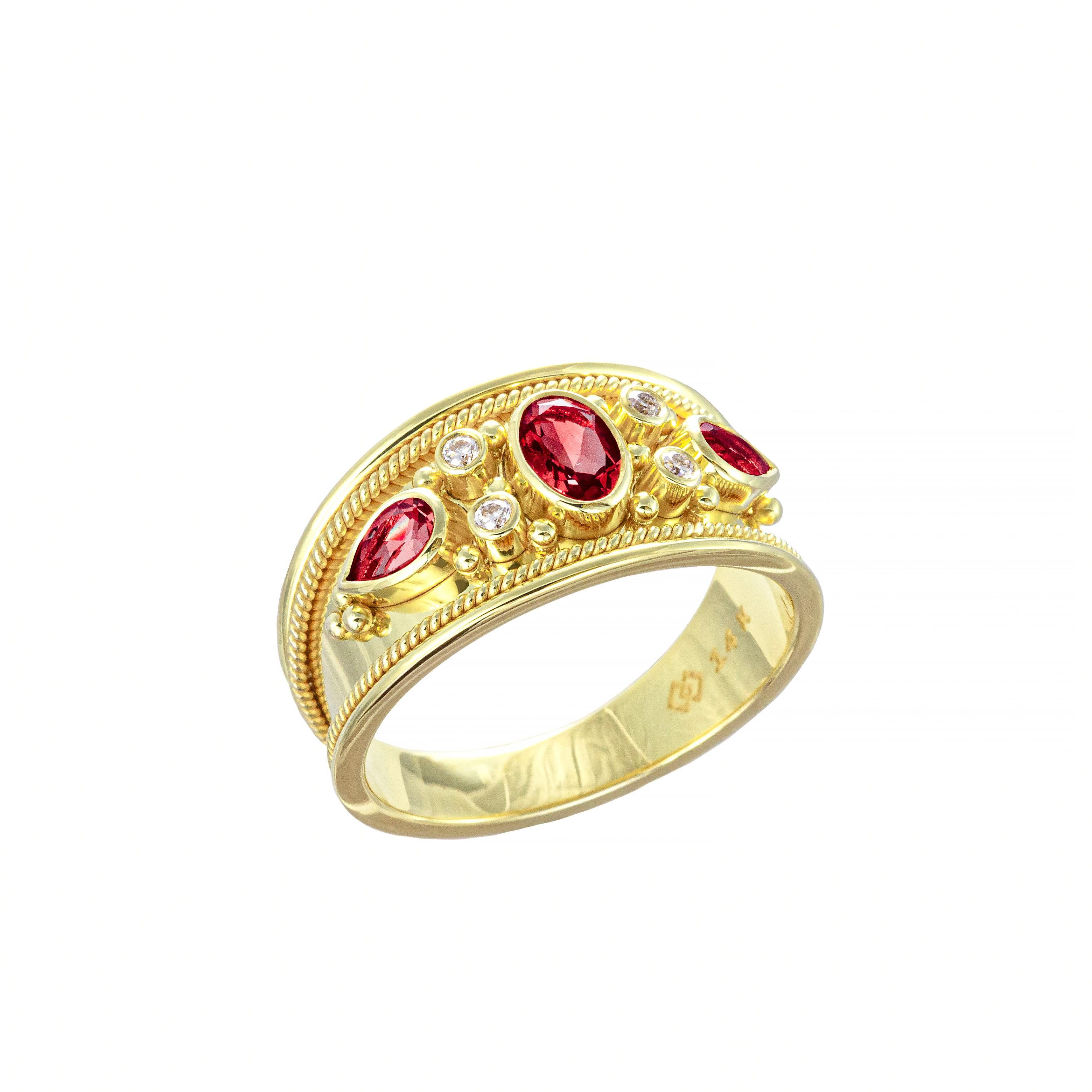 Byzantinischer Goldring aus Gold mit Rubinen, Diamanten und einer glänzenden Oberfläche Damen im Angebot