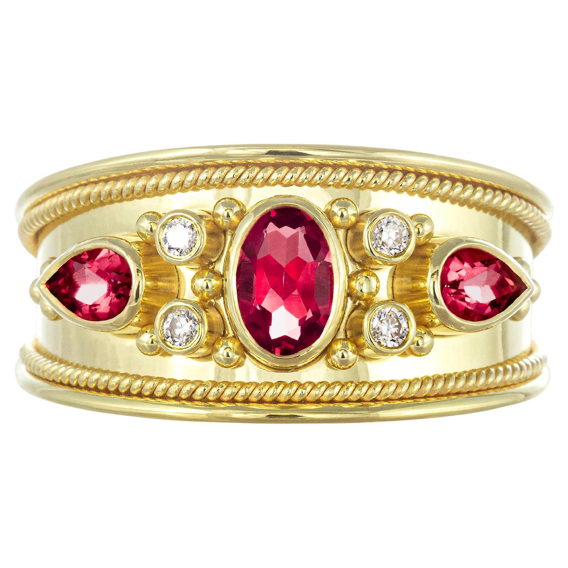 Byzantinischer Goldring aus Gold mit Rubinen, Diamanten und einer glänzenden Oberfläche im Angebot