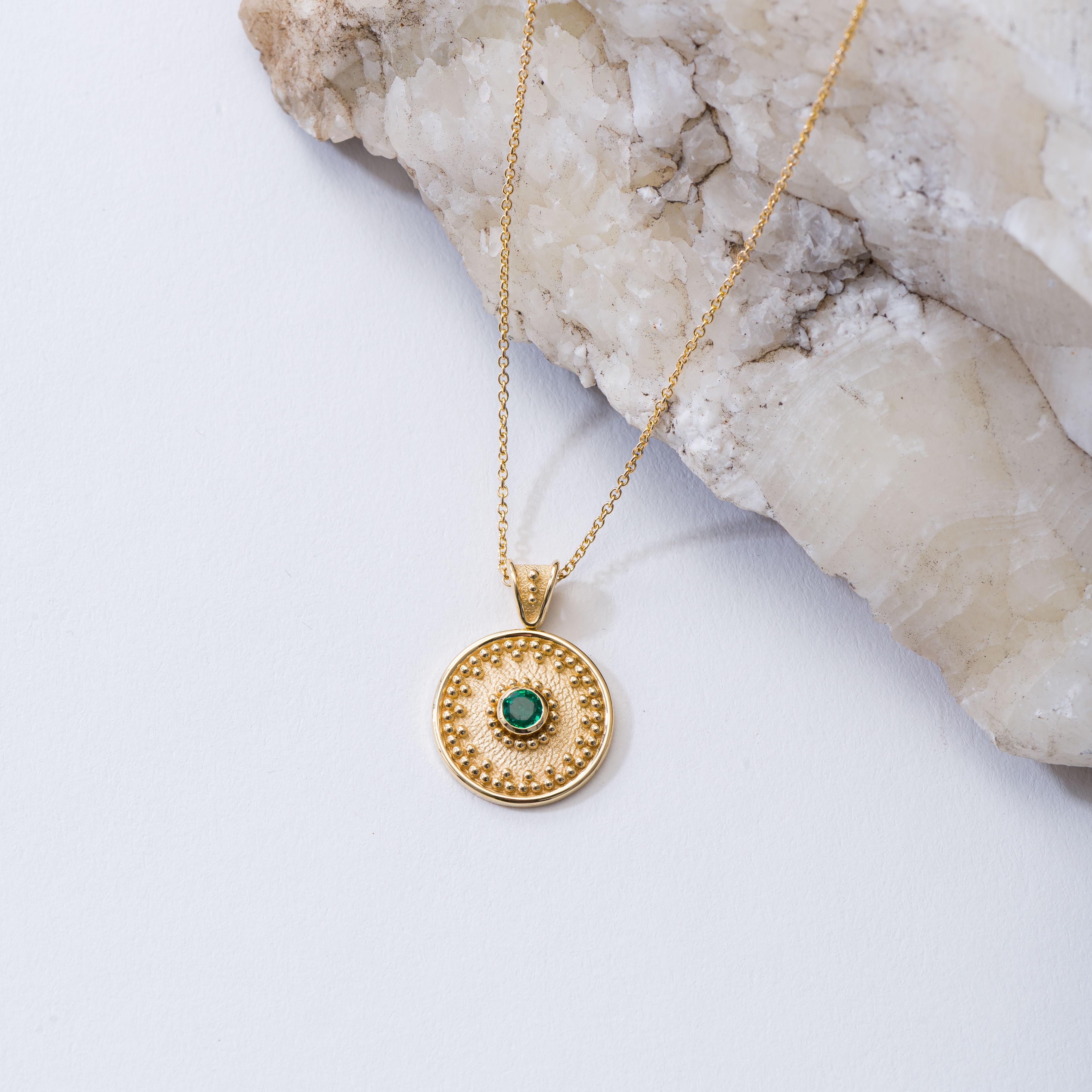 Byzantine Gold Round Emerald Pendant For Sale 1