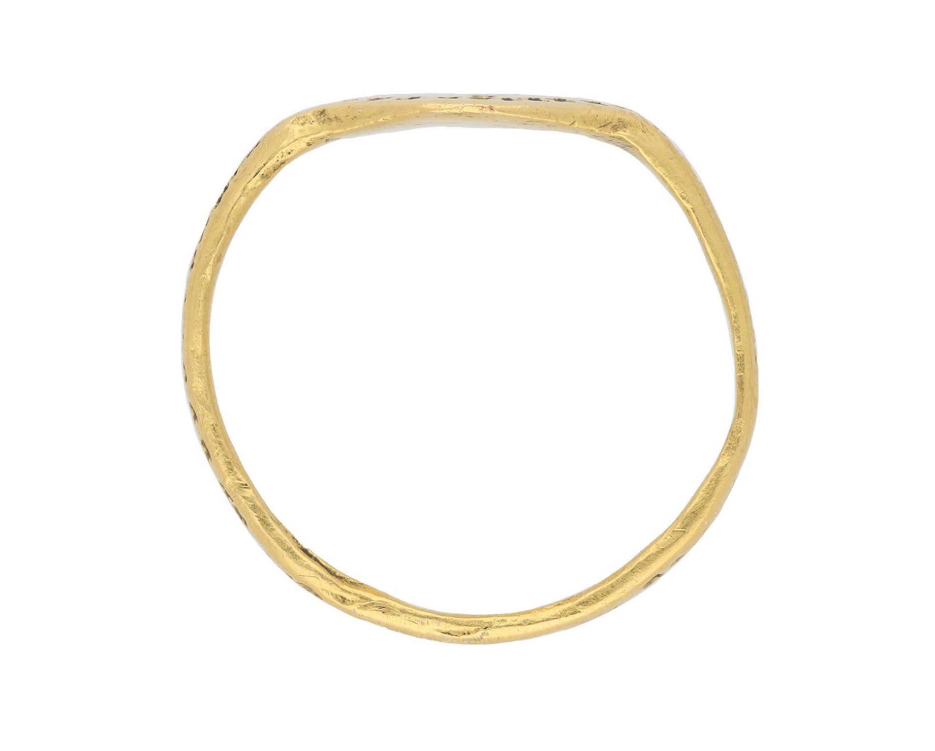 Byzantine gold stamped ring, circa 6th - 10th century. In Fair Condition For Sale In London, GB