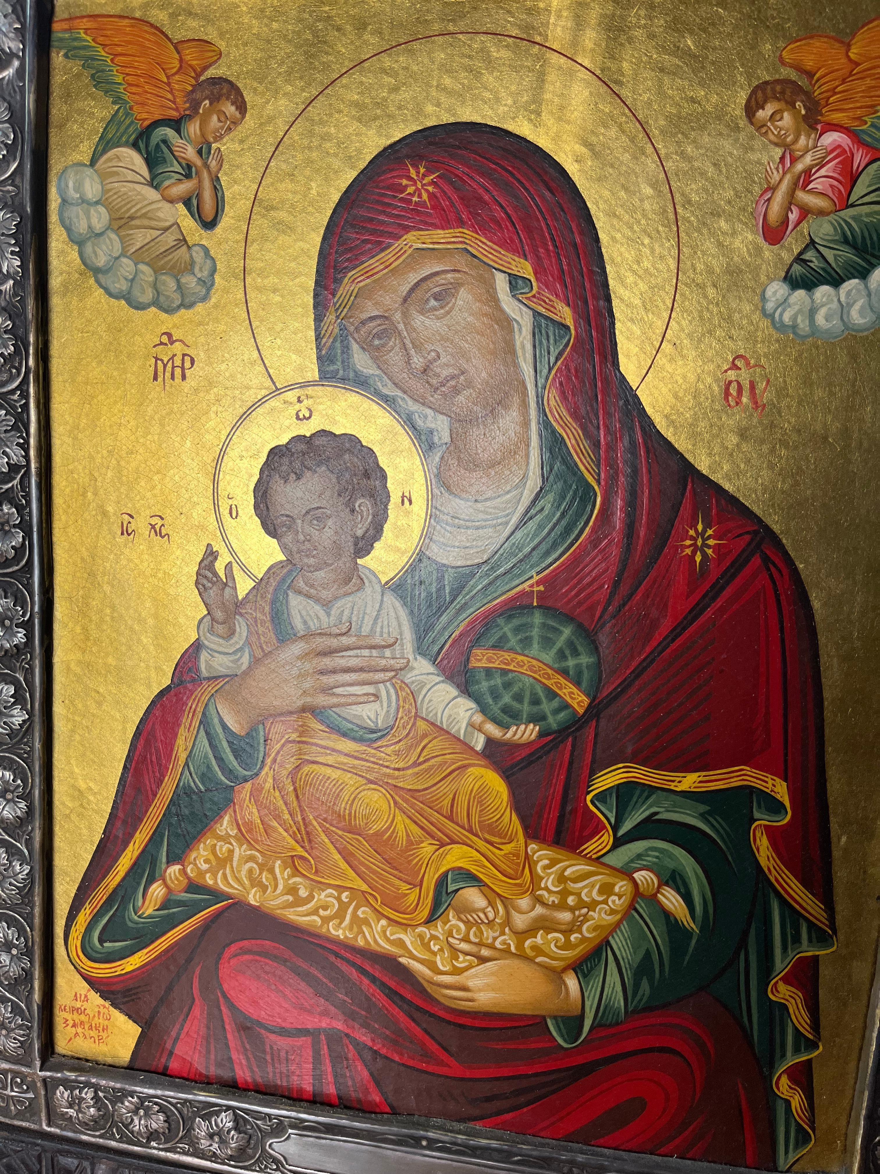 Icono bizantino pintado a mano en oro de 24 quilates y plata de 950, Grecia, años 80
Madonna con el Niño Jesús.
El marco decorado y la placa superior que representa la Natividad son de plata 950.
Pintado sobre madera.
Buen estado.
Certificado en el