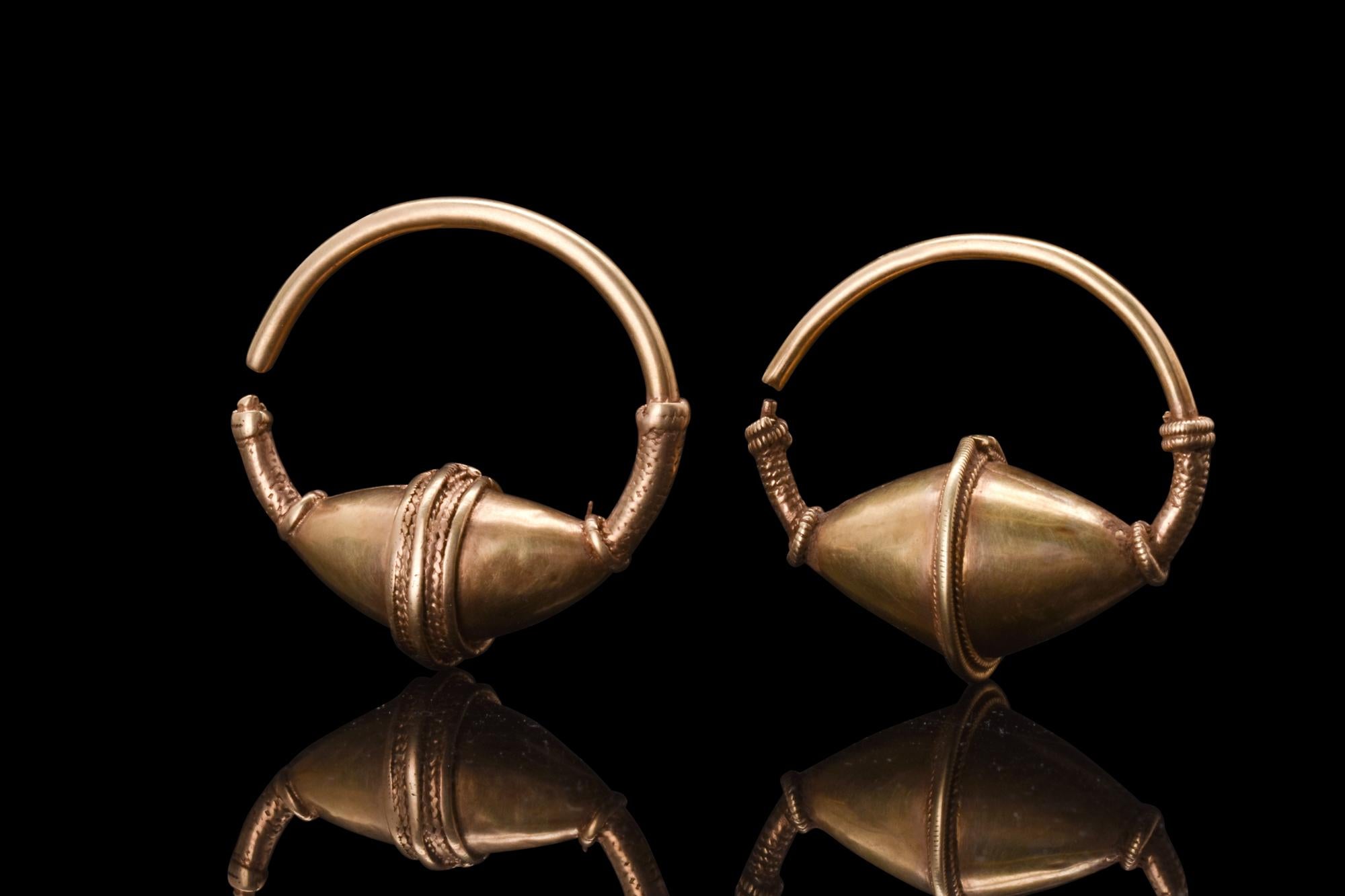 Medieval Byzantine Pair of Electrum Earrings For Sale