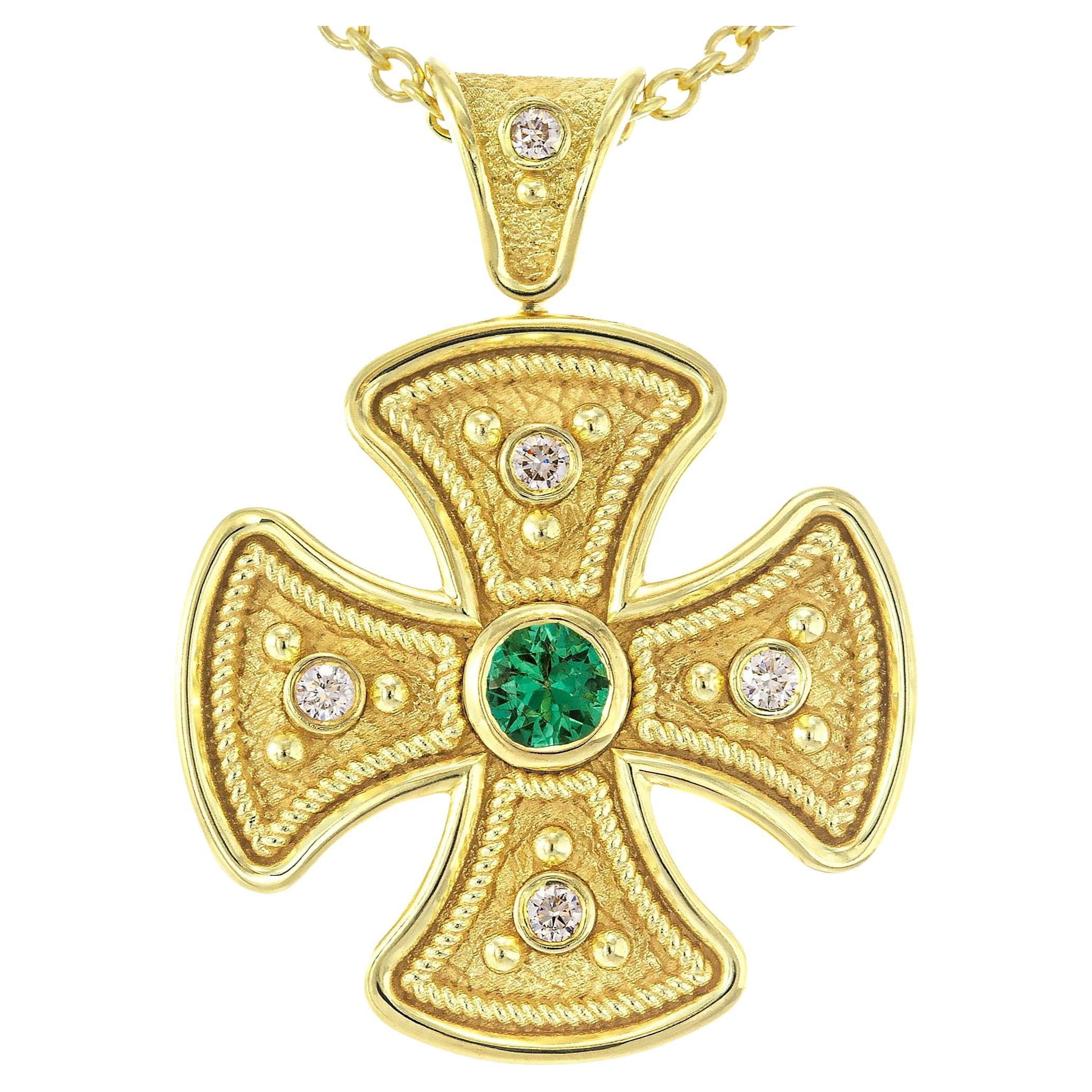 Byzantinischer runder Kreuzanhänger mit Smaragd und Diamanten im Angebot
