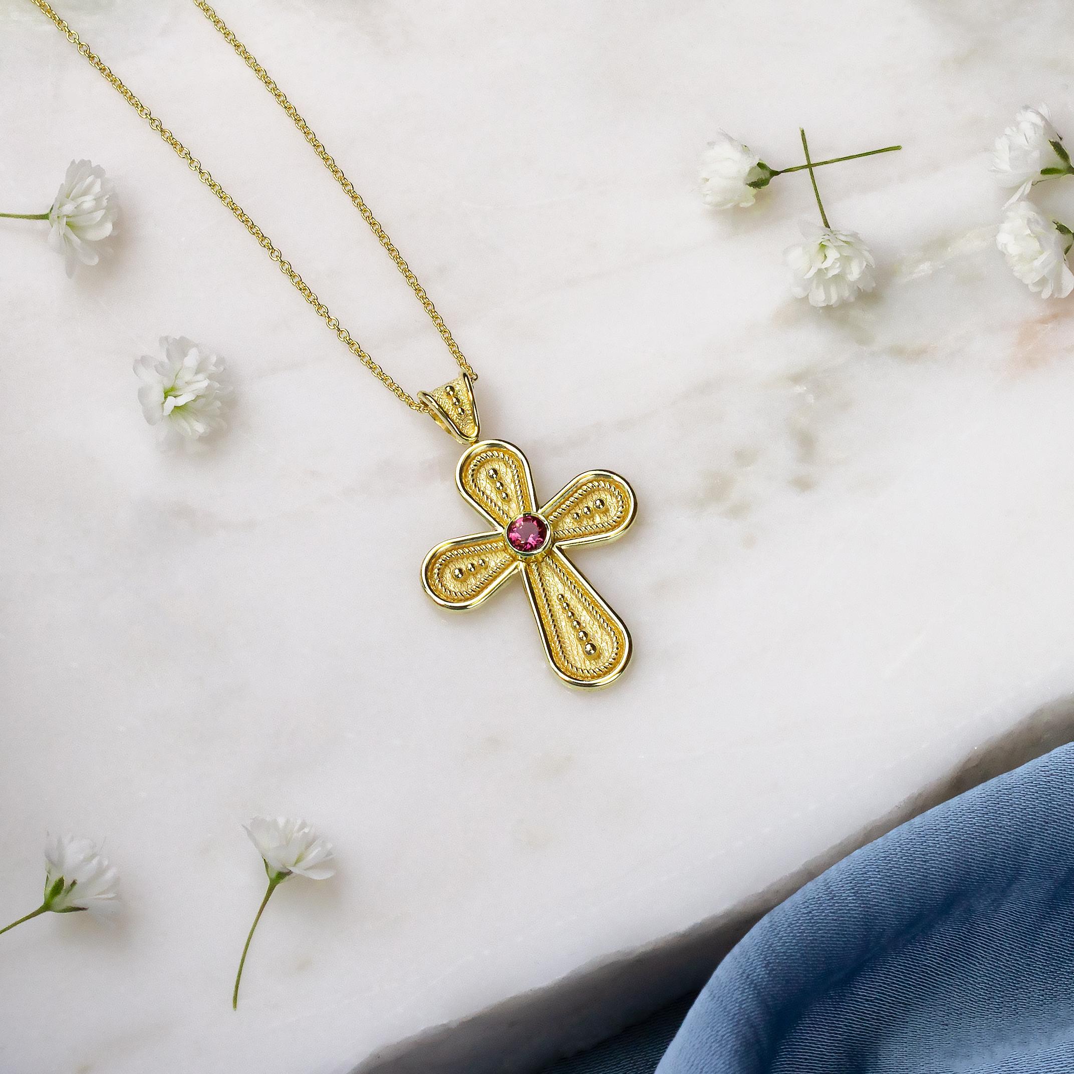 Croix ronde byzantine avec tourmaline rose Pour femmes en vente