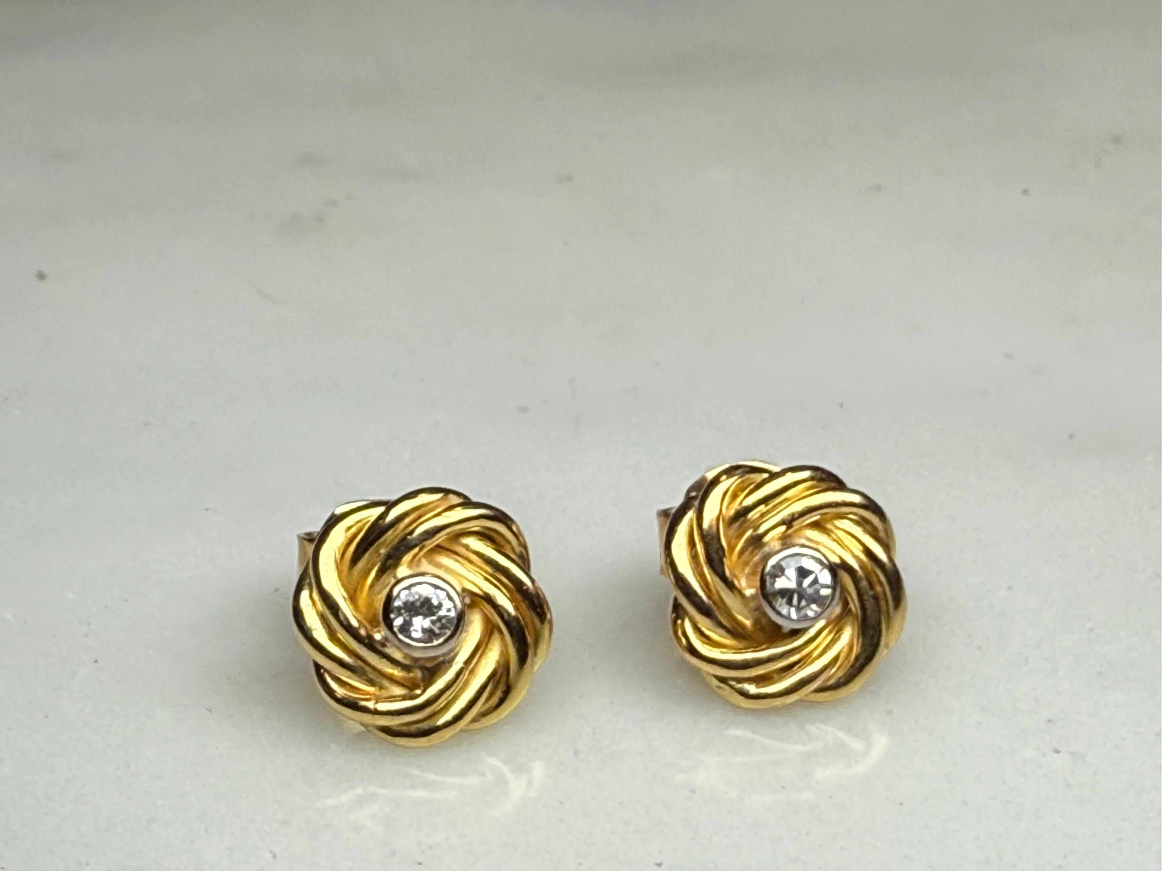 Paire de boucles d'oreilles en or 18K avec diamants de style byzantin en vente 8