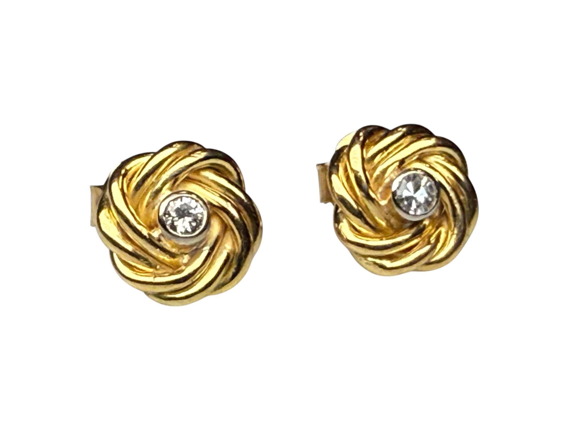 Paire de boucles d'oreilles en or 18K avec diamants de style byzantin en vente 3