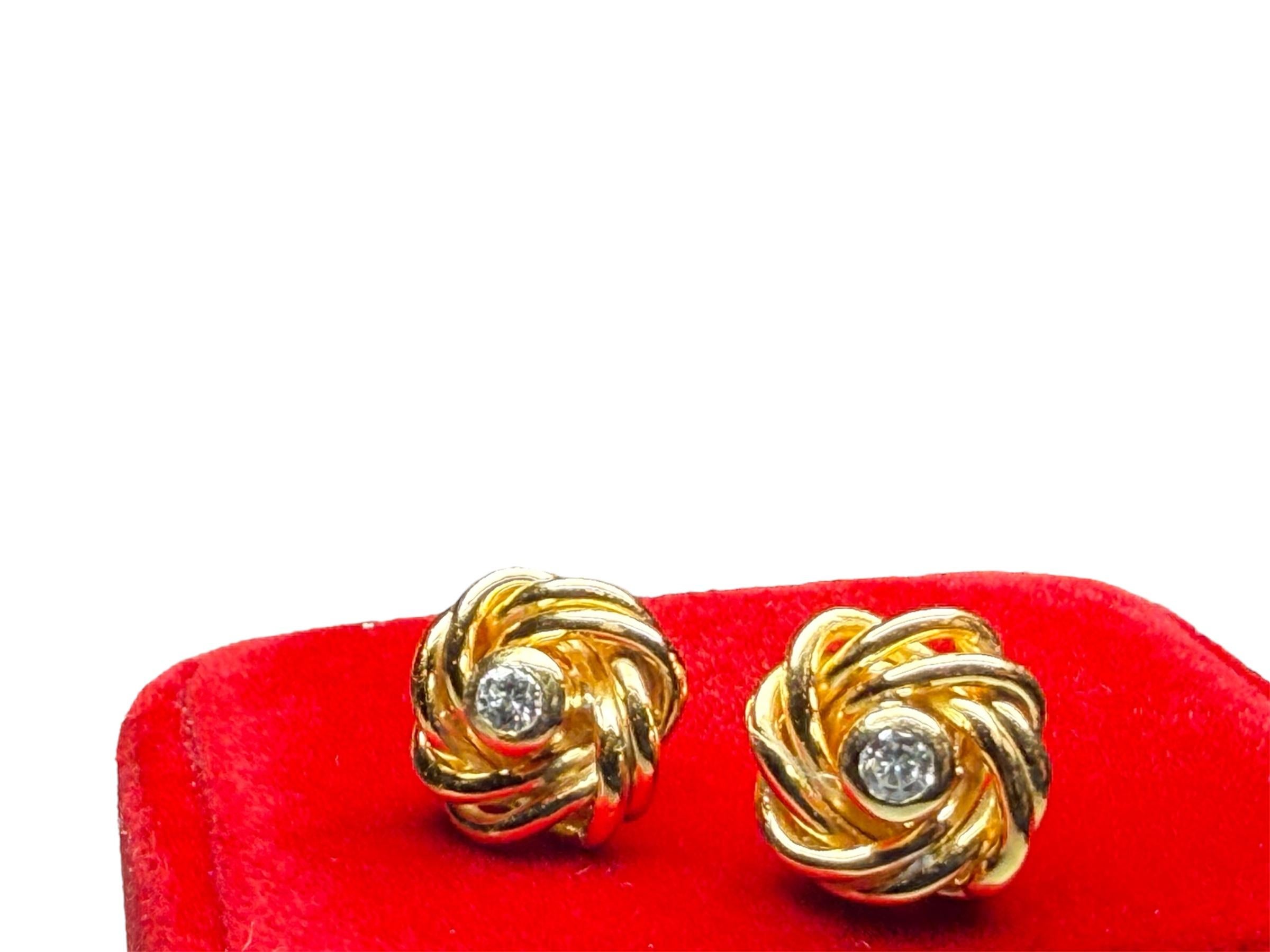 Orecchini in stile bizantino in oro 18 carati con nodo e diamante in vendita 6