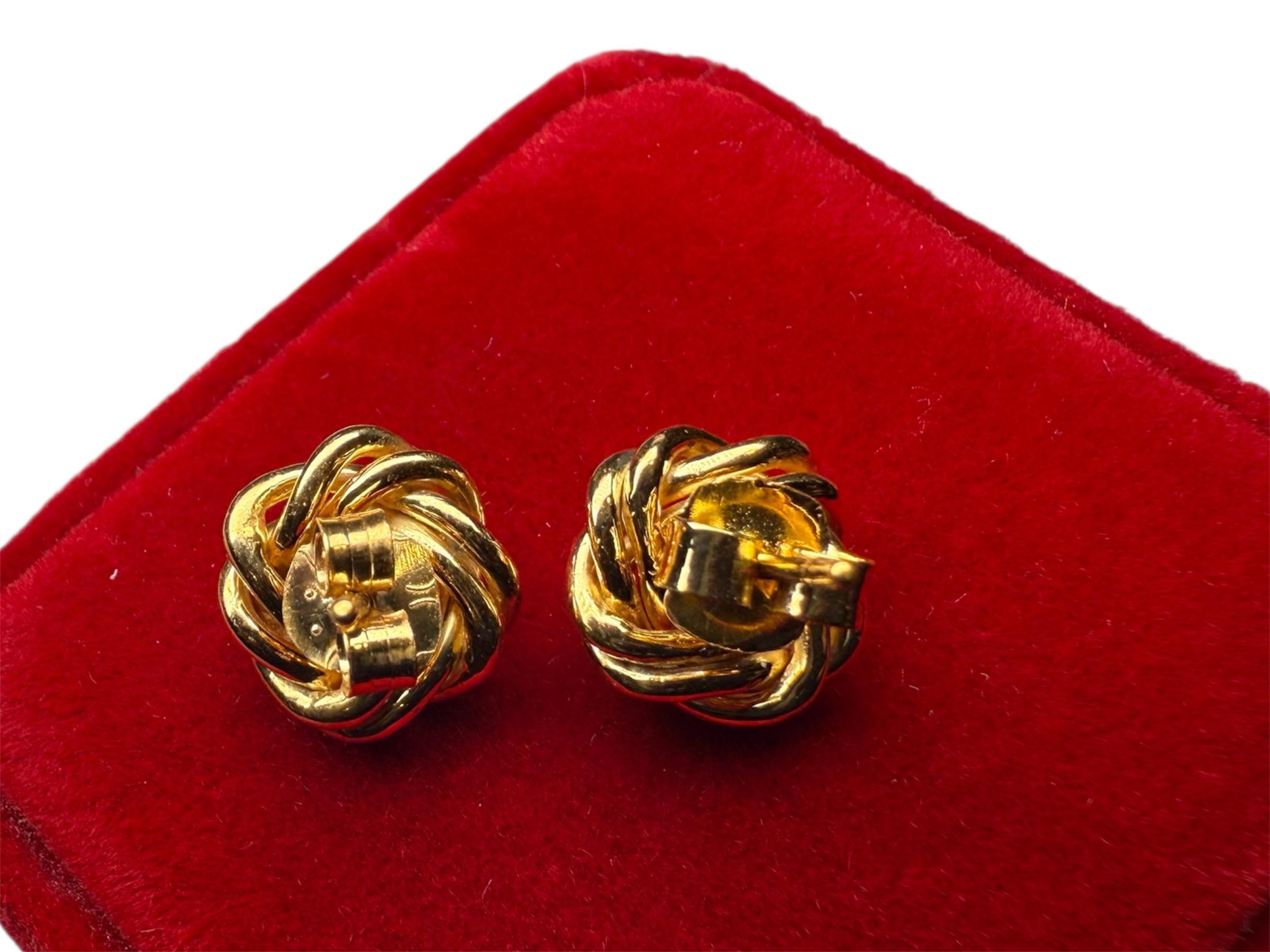 Bizantino Orecchini in stile bizantino in oro 18 carati con nodo e diamante in vendita