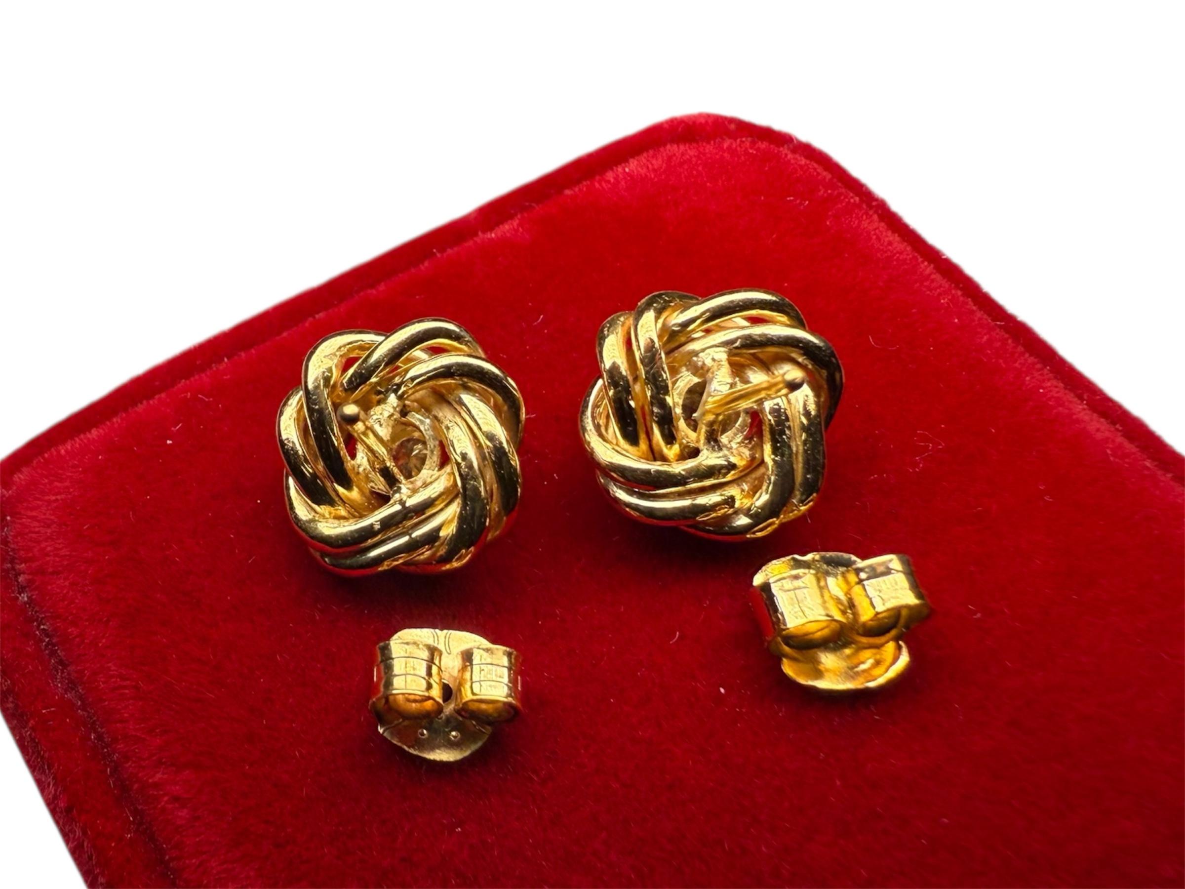 Taglio brillante Orecchini in stile bizantino in oro 18 carati con nodo e diamante in vendita