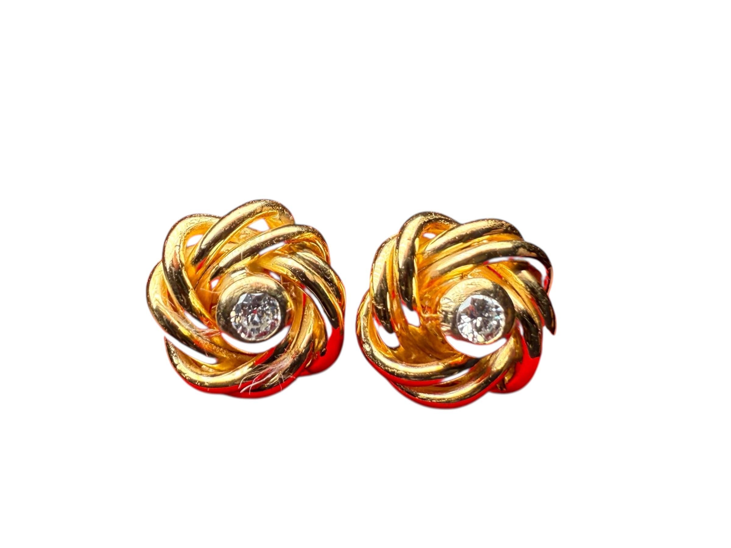 Orecchini in stile bizantino in oro 18 carati con nodo e diamante in vendita 2