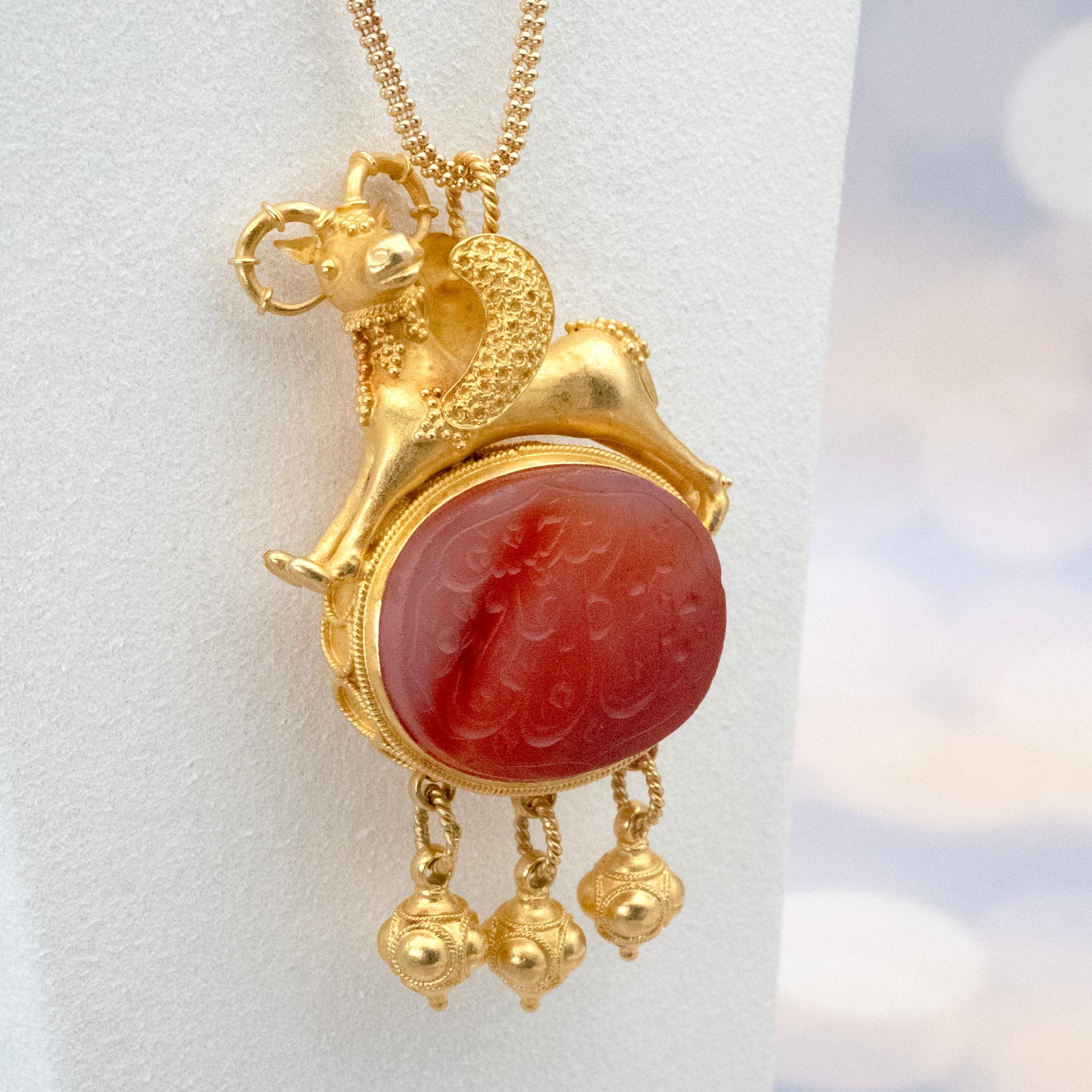 Oval Cut Byzantine-Style 22k Gold Pendant Brooch – Engraved Carnelian Animal Jewelry For Sale