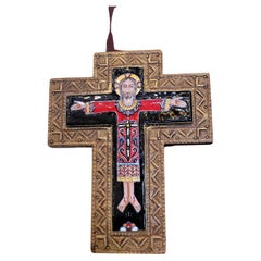 Croix de style byzantin en laiton émaillé coloré et bois 