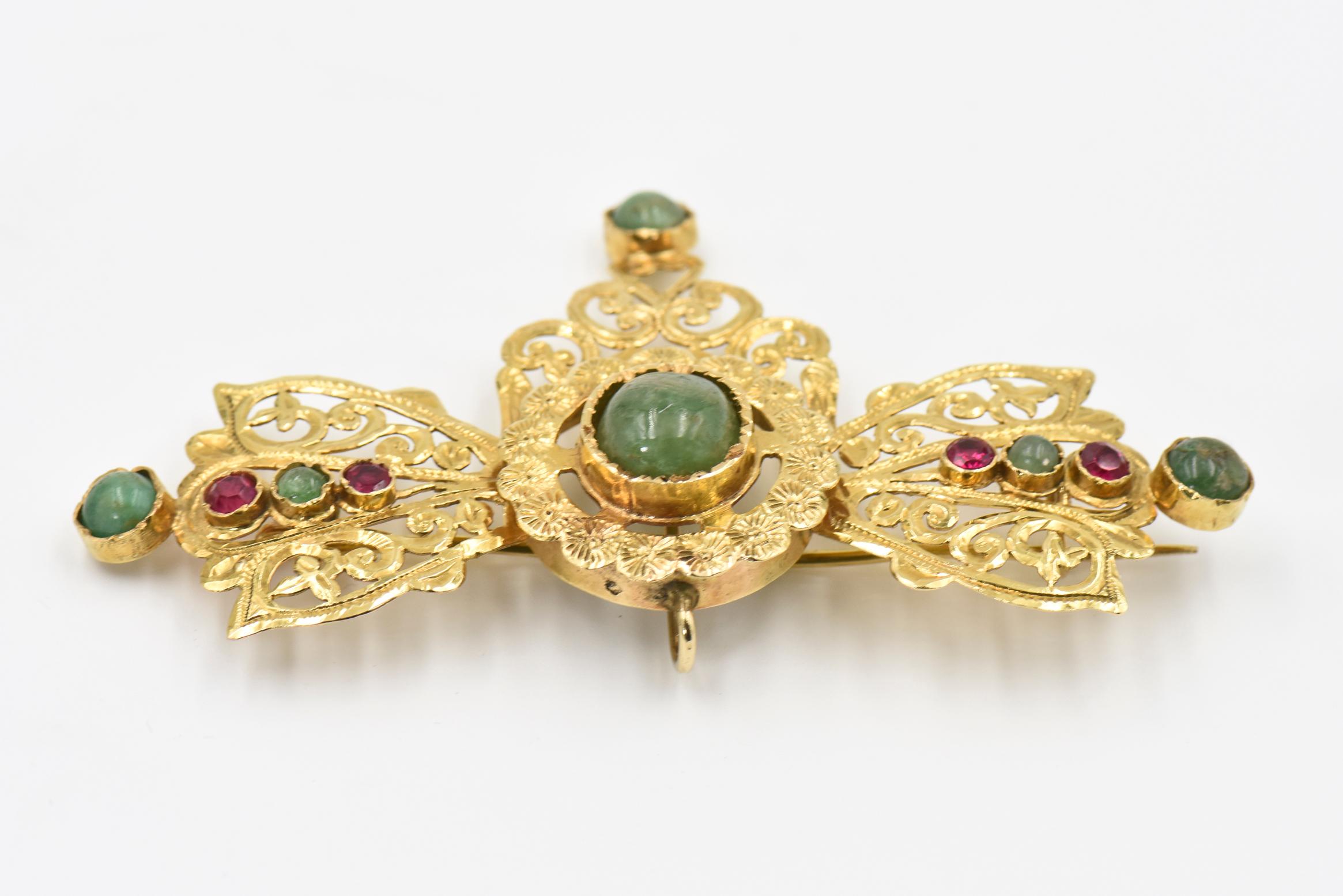 Schleifenbrosche/Anhänger im byzantinischen Stil mit Smaragd und Rubin-Filagree in Gelbgold (Byzantinisch) im Angebot