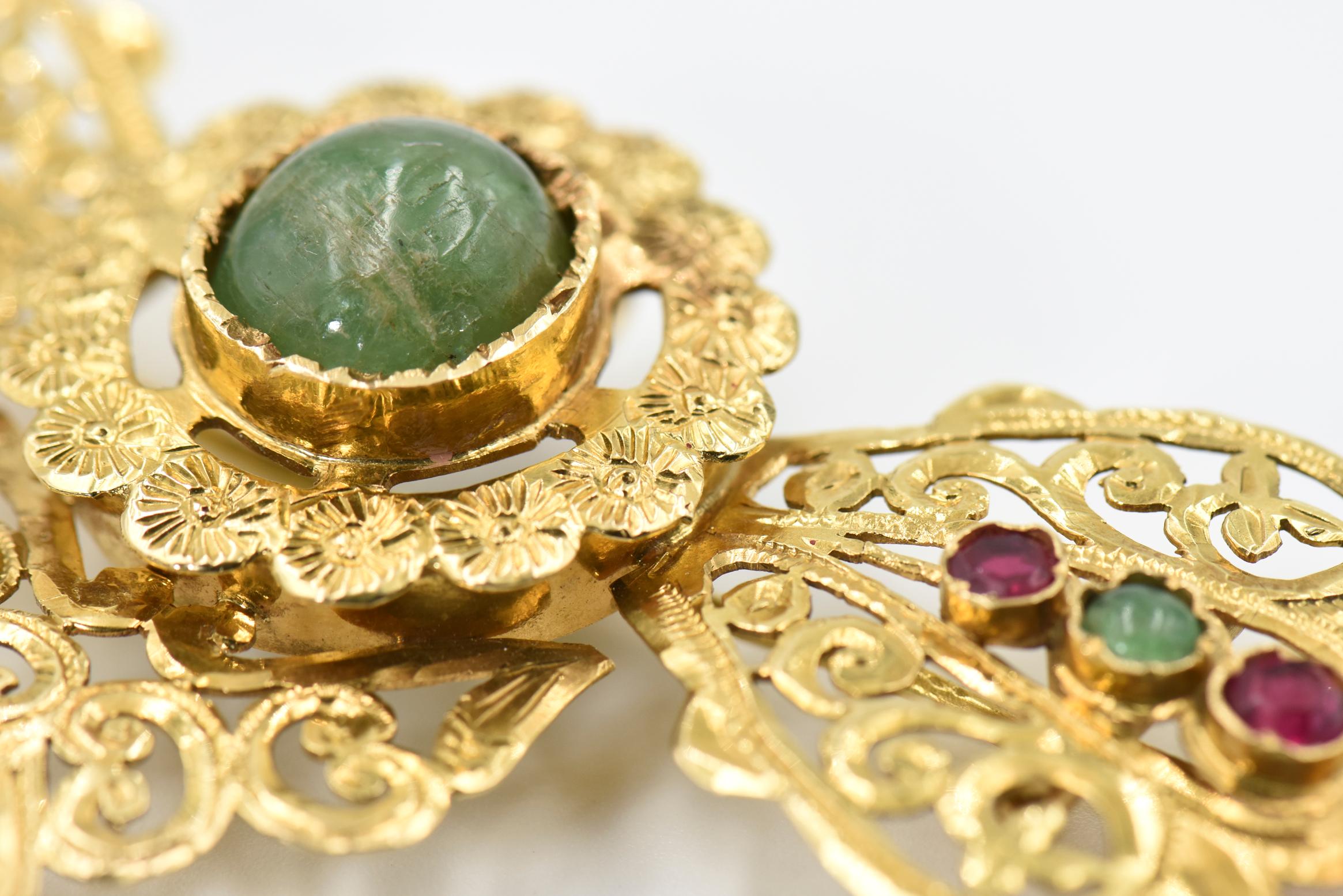 Colgante Broche Lazo de Oro Amarillo con Filigrana de Esmeraldas y Rubíes de Estilo Bizantino en venta 3