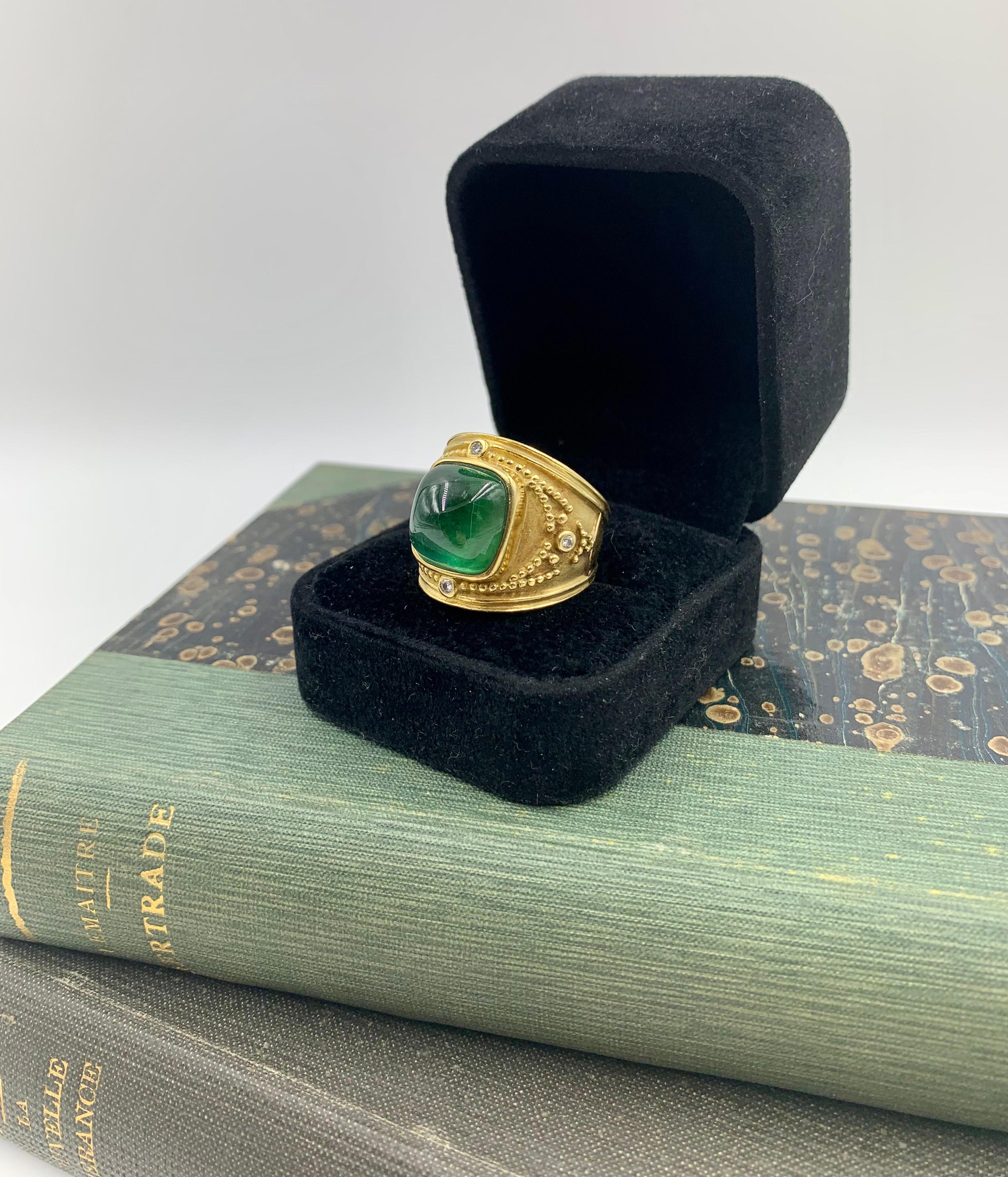 Byzantine Style Emerald Green Cabochon Tourmaline, Diamond 18K Yellow Gold Ring For Sale 2