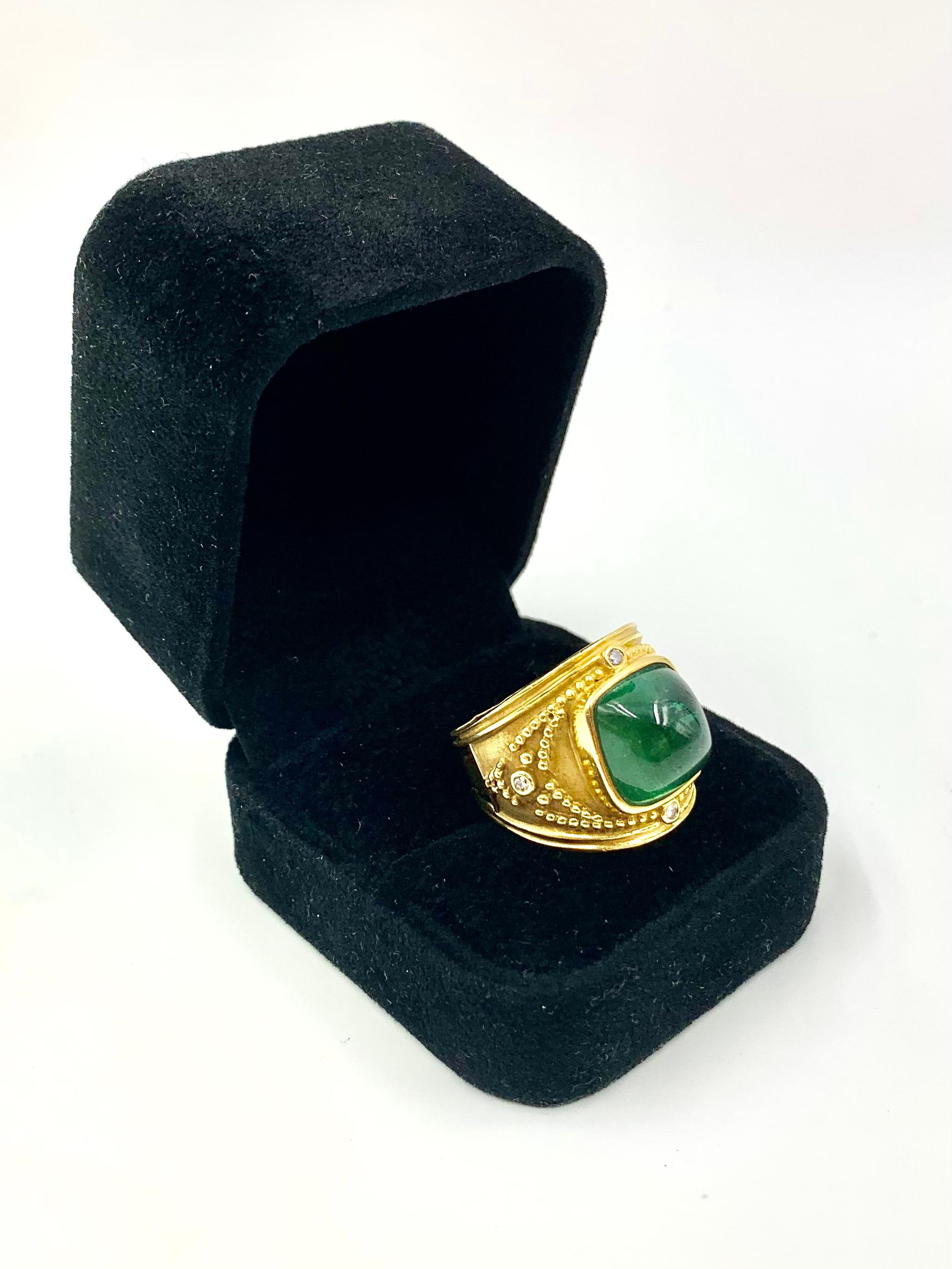 Byzantine Style Emerald Green Cabochon Tourmaline, Diamond 18K Yellow Gold Ring In Good Condition For Sale In New York, NY