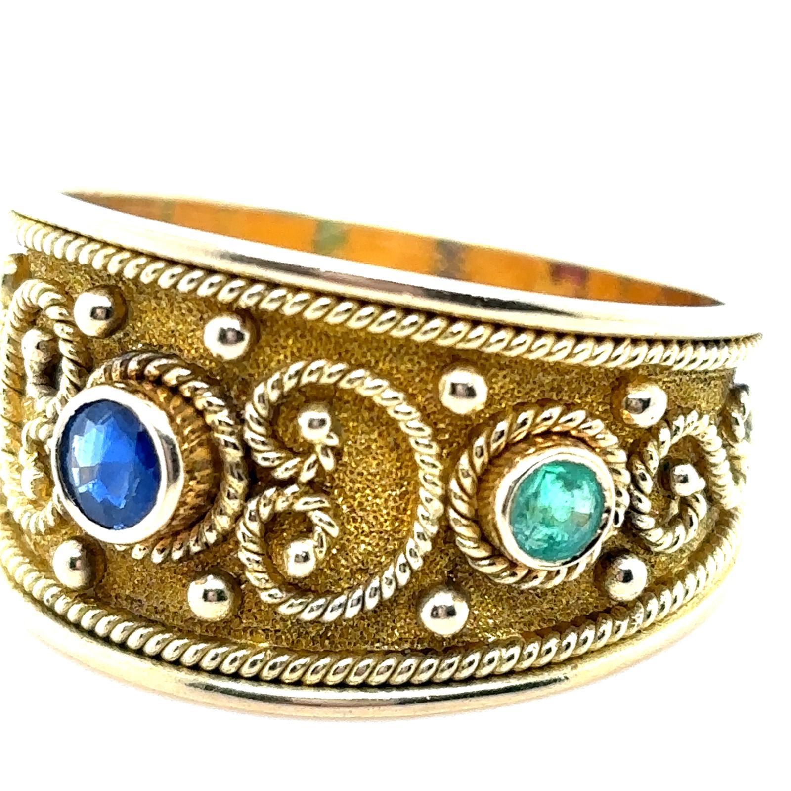 Byzantium Style Emerald Sapphire Ruby Ring 18 Karat Yellow Gold For Sale 4