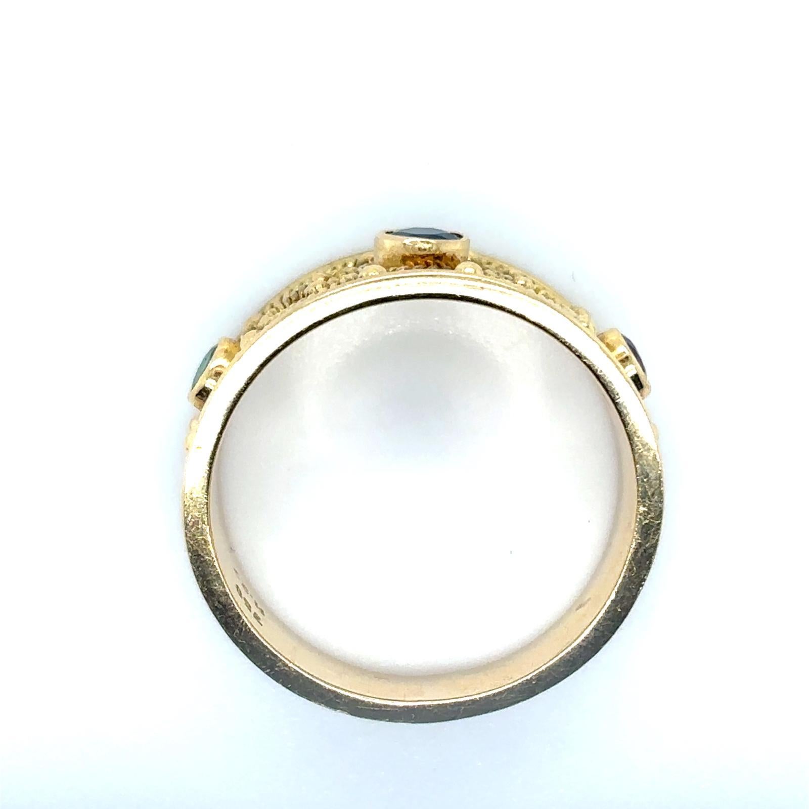 Byzantium Style Emerald Sapphire Ruby Ring 18 Karat Yellow Gold For Sale 2