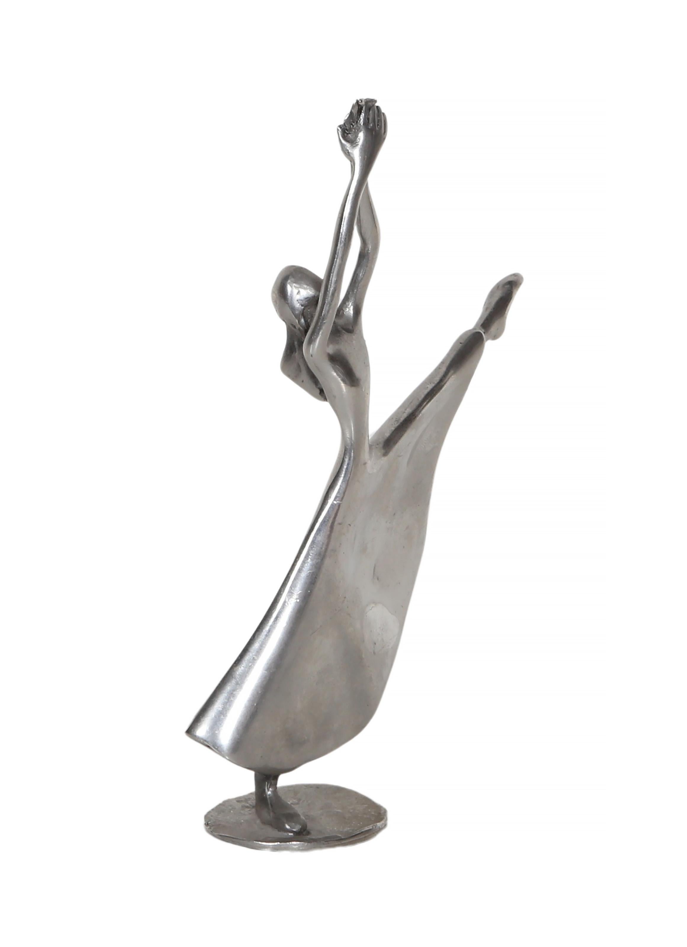 B.Z. Boobis, Americano - Bailarín, Medio:  Escultura de fundición de níquel, firma inscrita en la base y en la parte inferior, Tamaño:  6.25 x 4 x 1.5 in. (15.88 x 10.16 x 3.81 cm) 