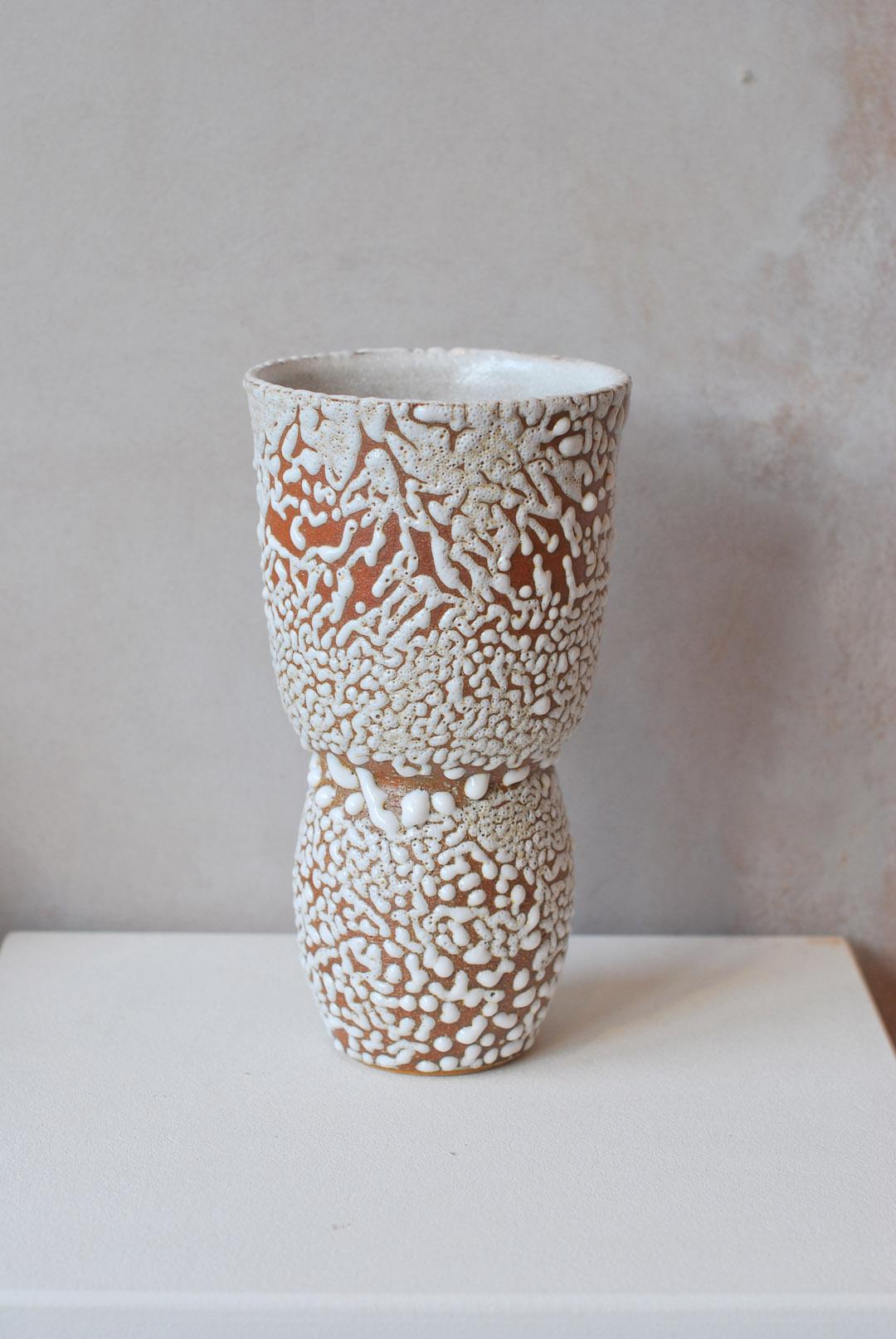 Allemand C-015 Vase en grès blanc par Moïo Studio en vente