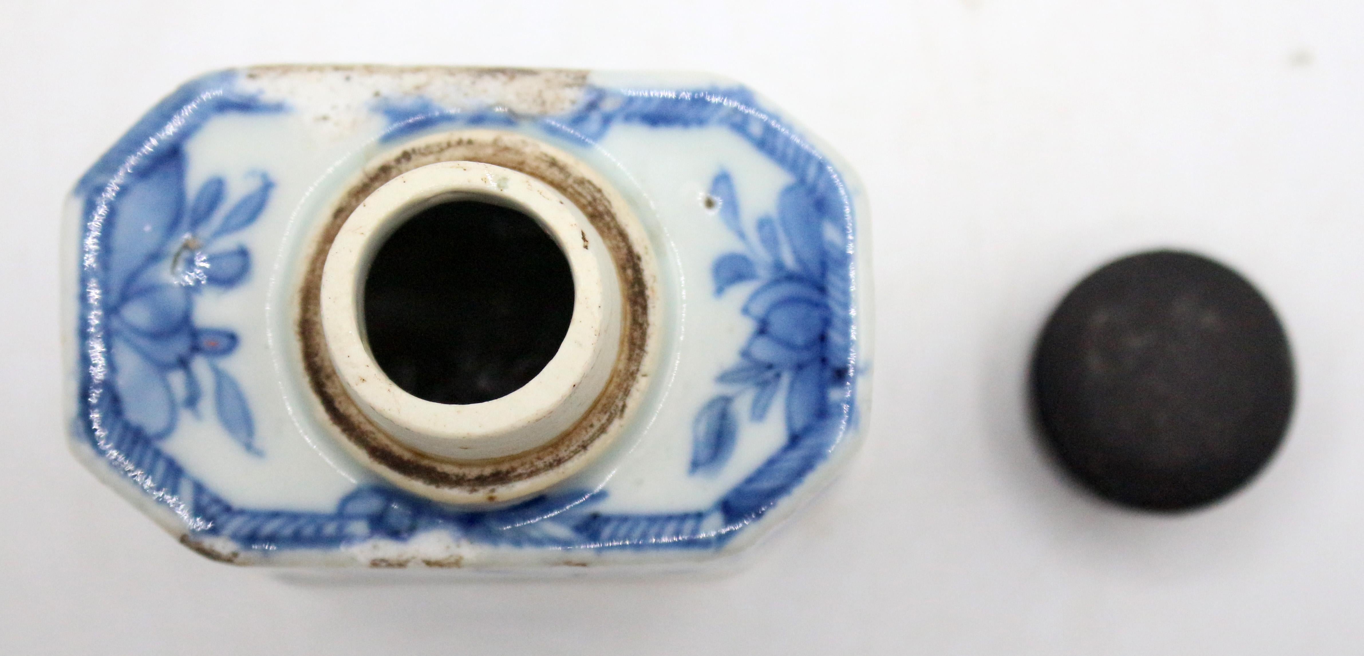 Porzellan-Teedose aus der Kangxi- oder Yongzheng-Periode um 1720 im Zustand „Gut“ im Angebot in Chapel Hill, NC