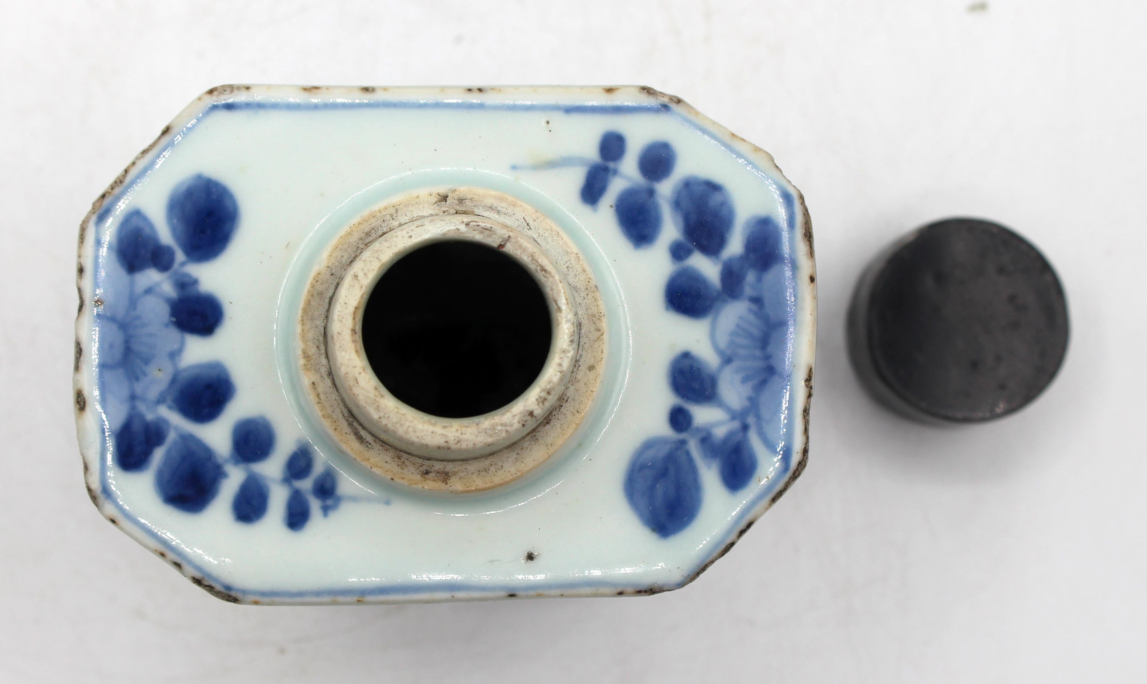 18th Century c. 1720s Chinese Kangxi or Yongzheng Period Porcelain Tea Caddy