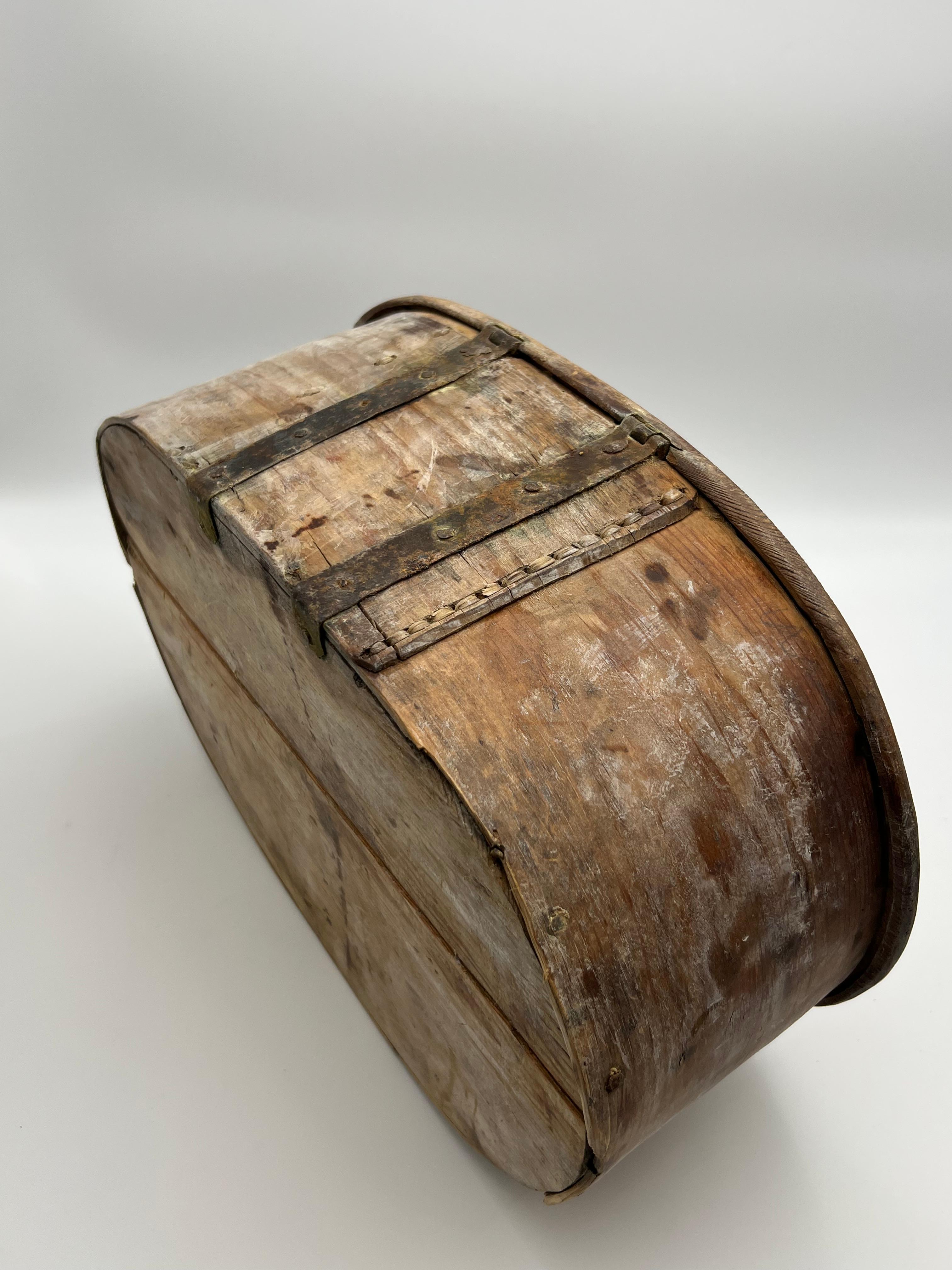 c. 1750-1780s Antique RUSTIC Pine / Bentwood Chest Box. Primitive, Nordic For Sale 8