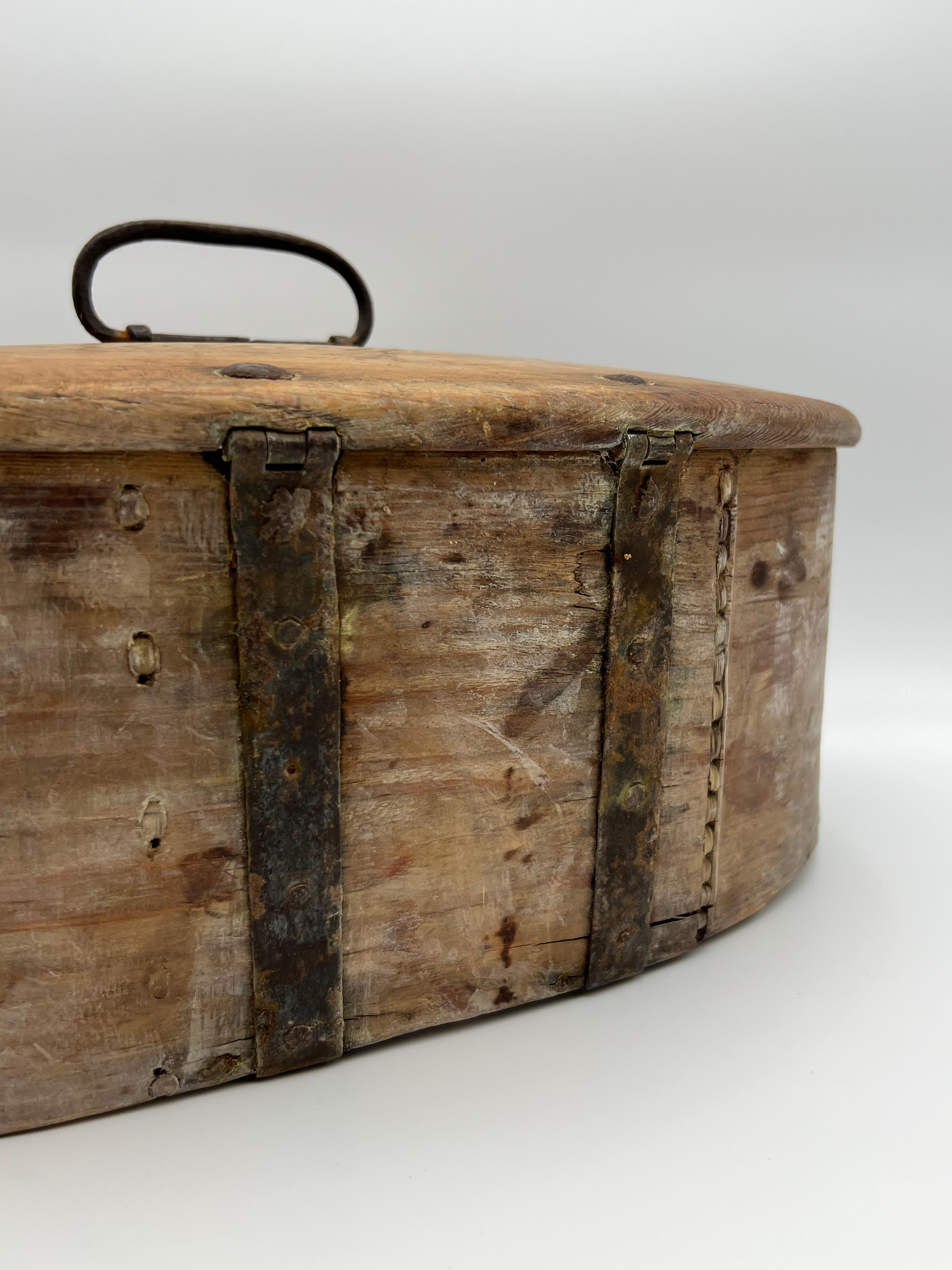 c. 1750-1780s Antique RUSTIC Pine / Bentwood Chest Box. Primitive, Nordic For Sale 2