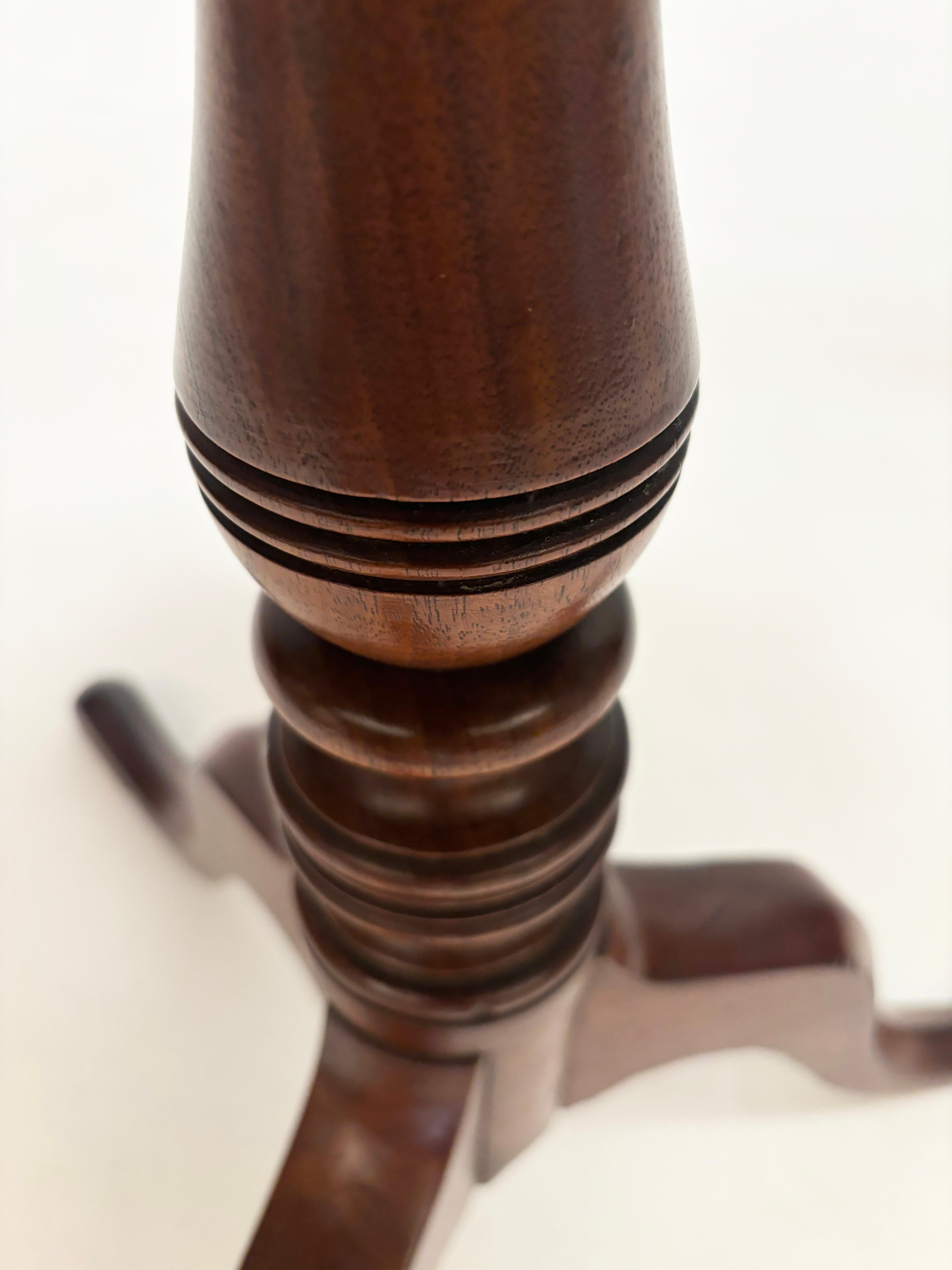 c. 1750 Walnut Chippendale Style Tilt Top Table with Dish Rim Inlay For Sale 6