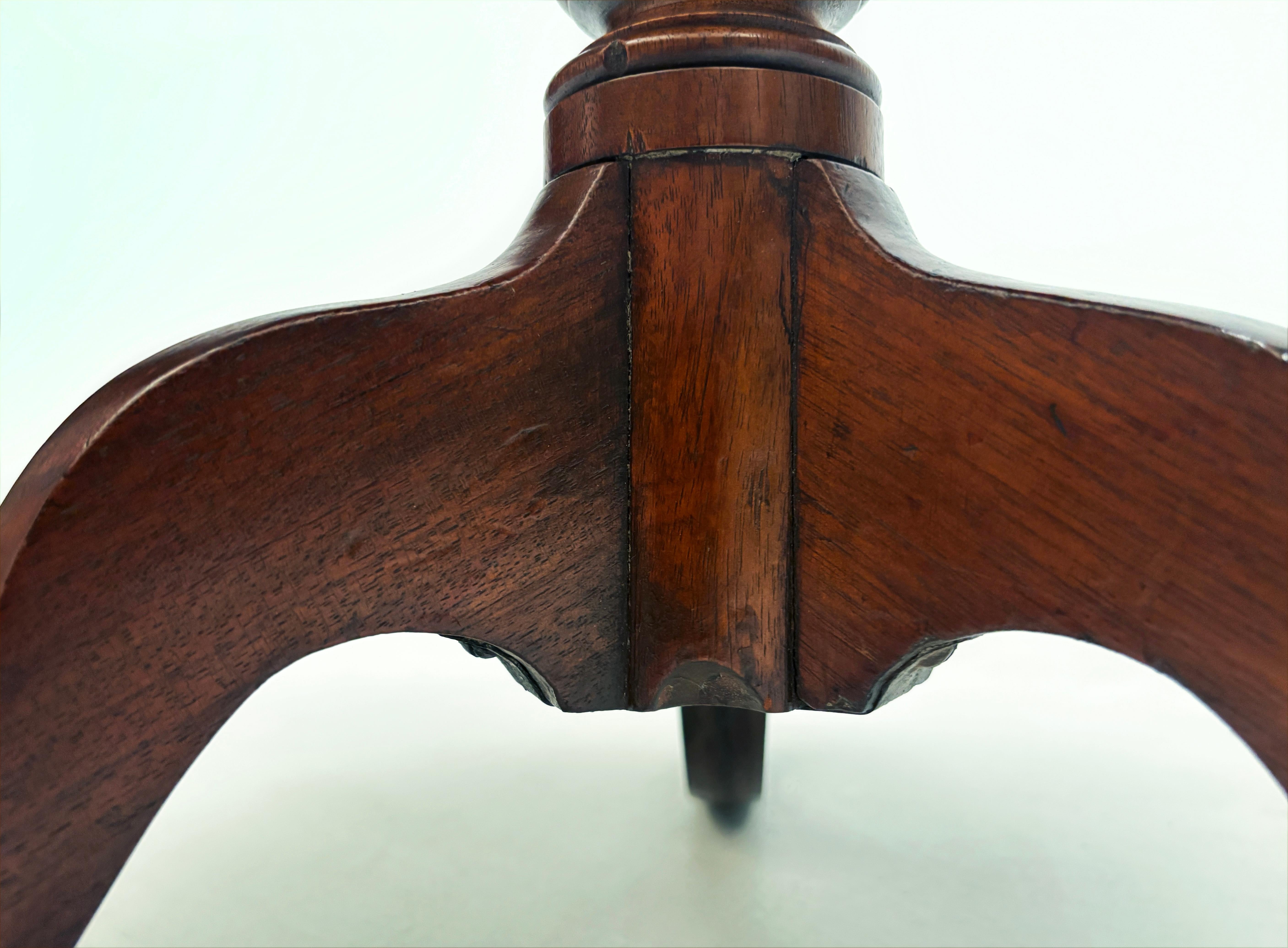 c. 1750 Walnut Chippendale Style Tilt Top Table with Dish Rim Inlay For Sale 7