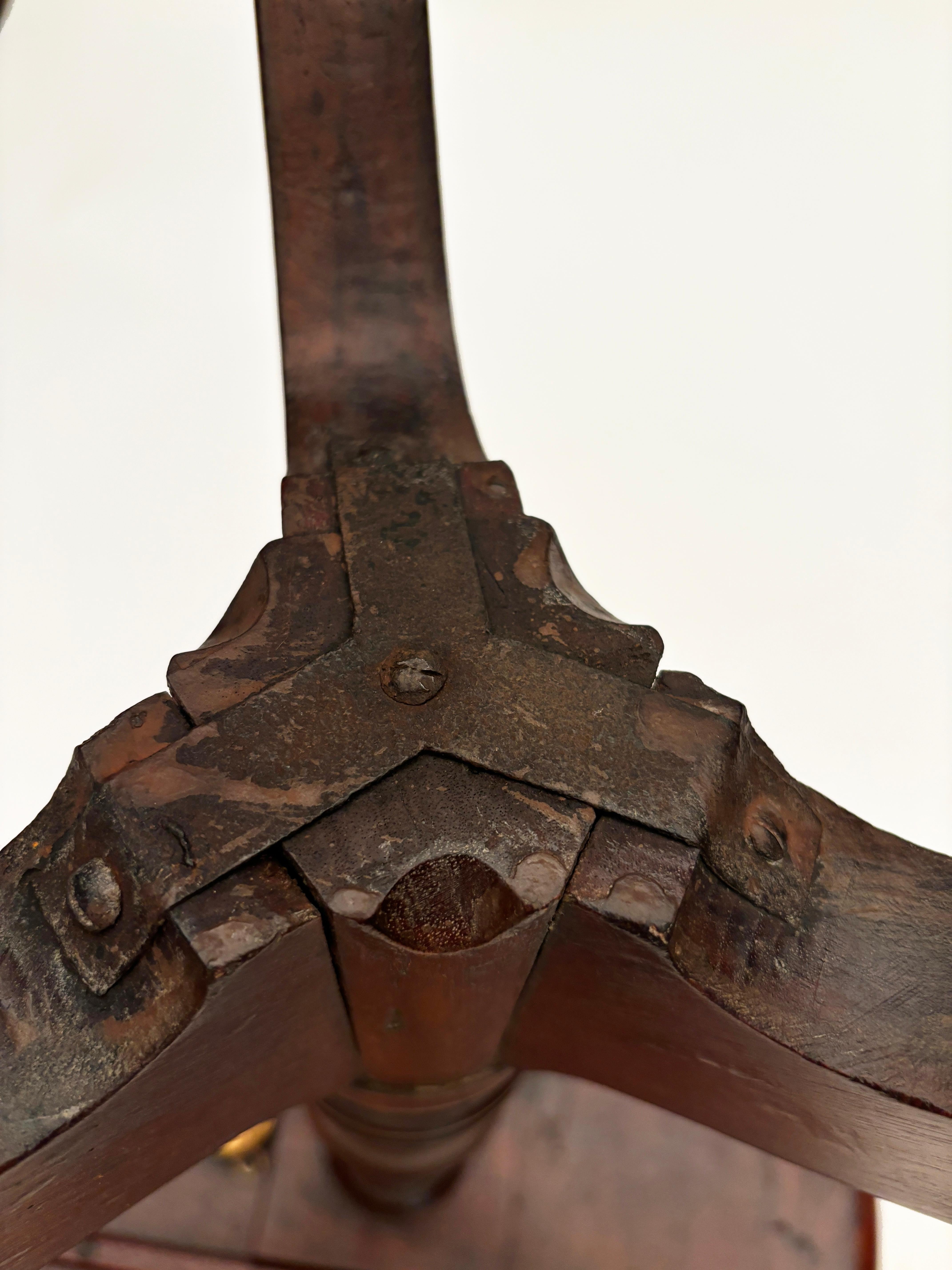 c. 1750 Walnut Chippendale Style Tilt Top Table with Dish Rim Inlay For Sale 10