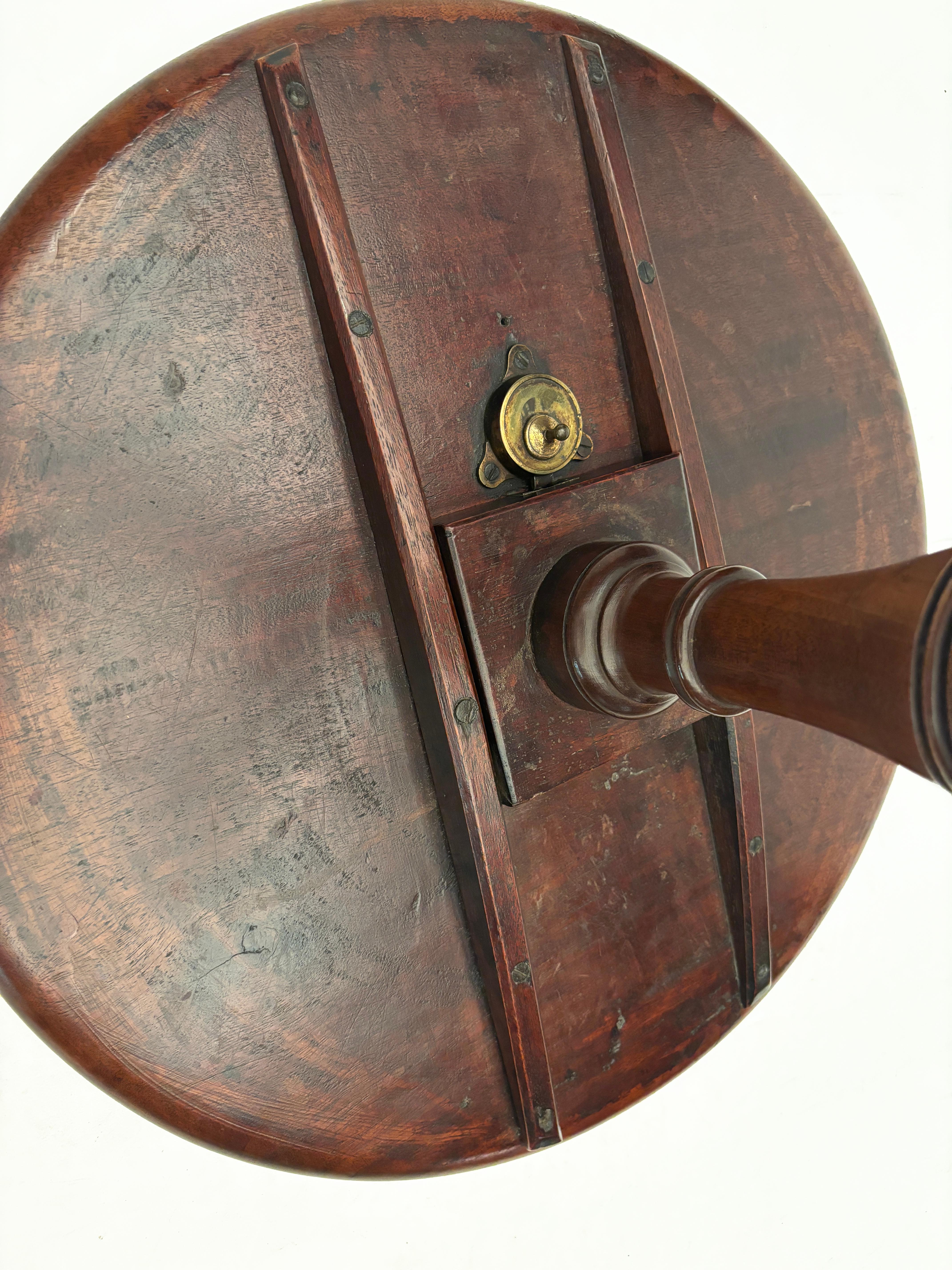 c. 1750 Walnut Chippendale Style Tilt Top Table with Dish Rim Inlay For Sale 11