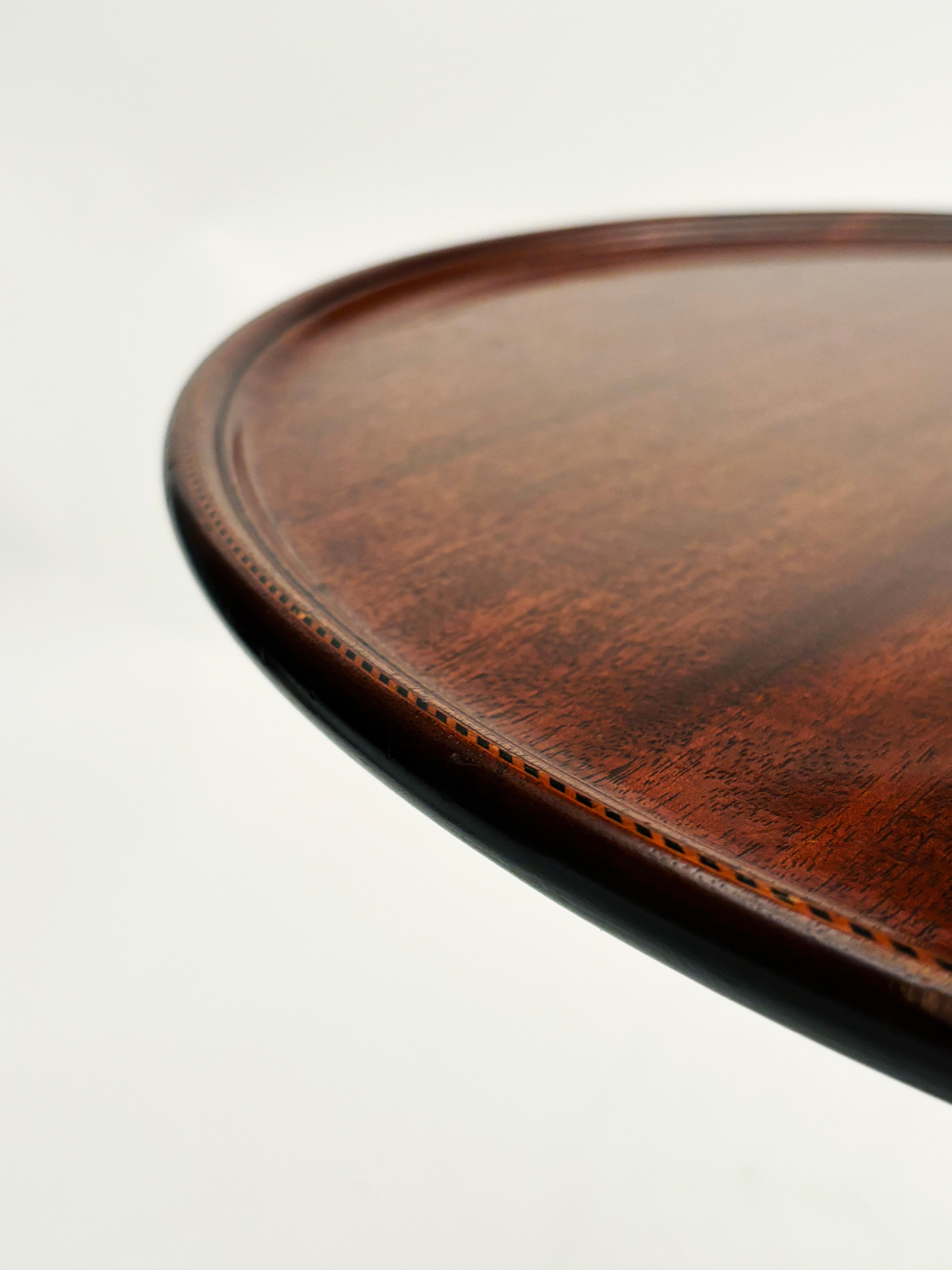 c. 1750 Walnut Chippendale Style Tilt Top Table with Dish Rim Inlay For Sale 1