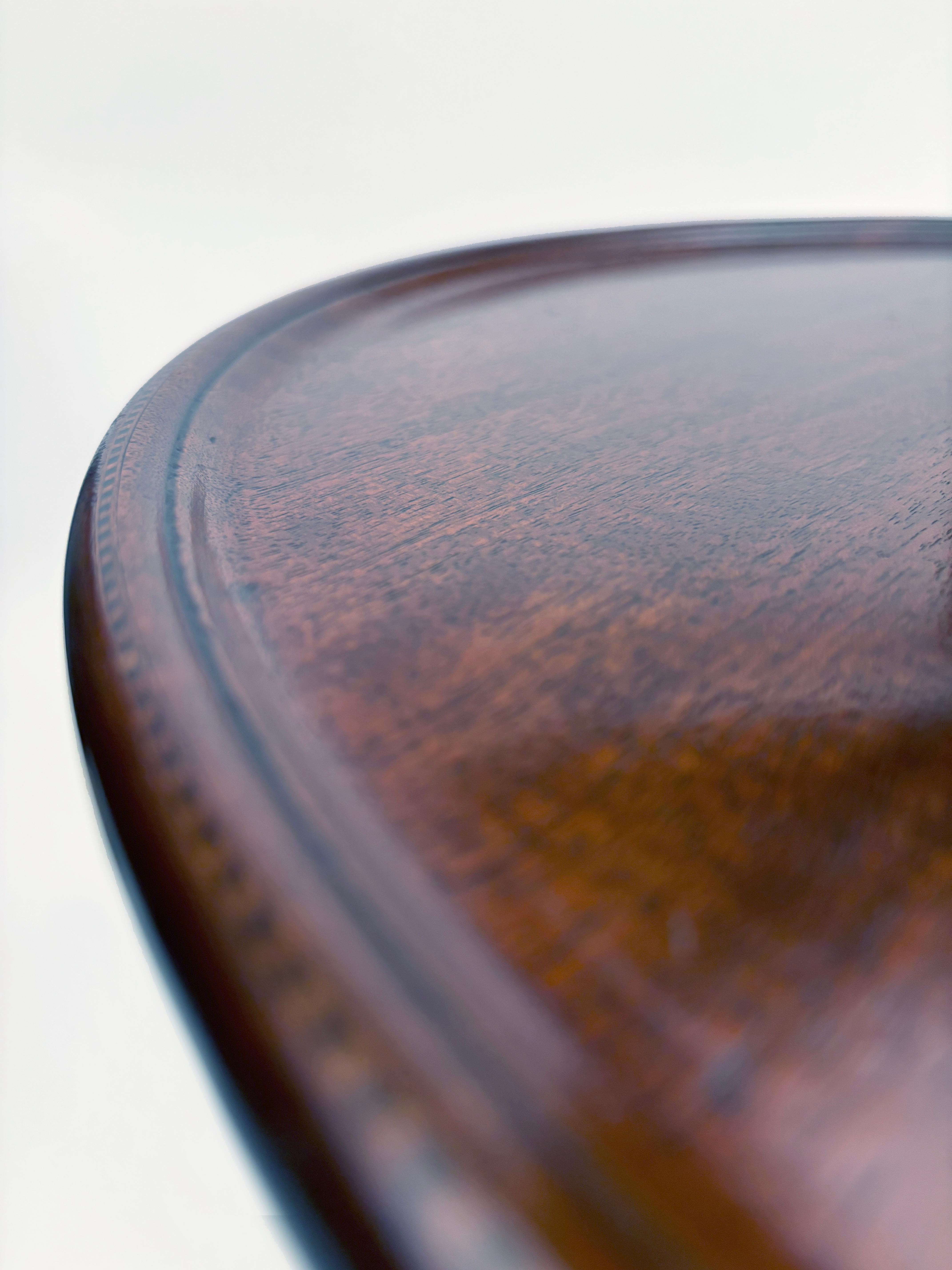 c. 1750 Walnut Chippendale Style Tilt Top Table with Dish Rim Inlay For Sale 2