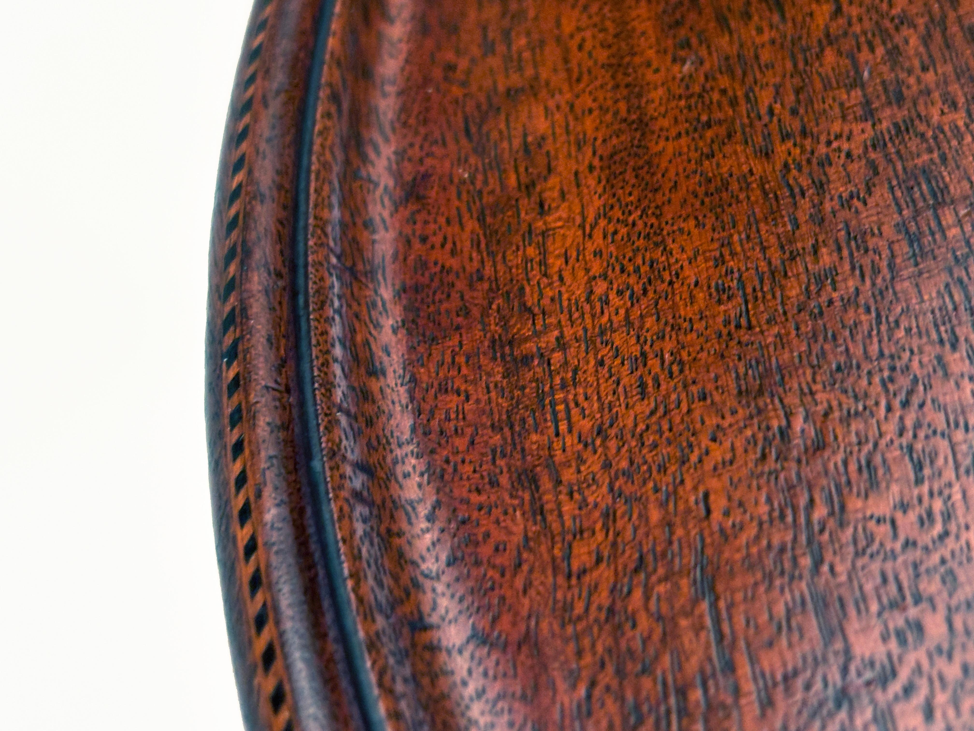 c. 1750 Walnut Chippendale Style Tilt Top Table with Dish Rim Inlay For Sale 3