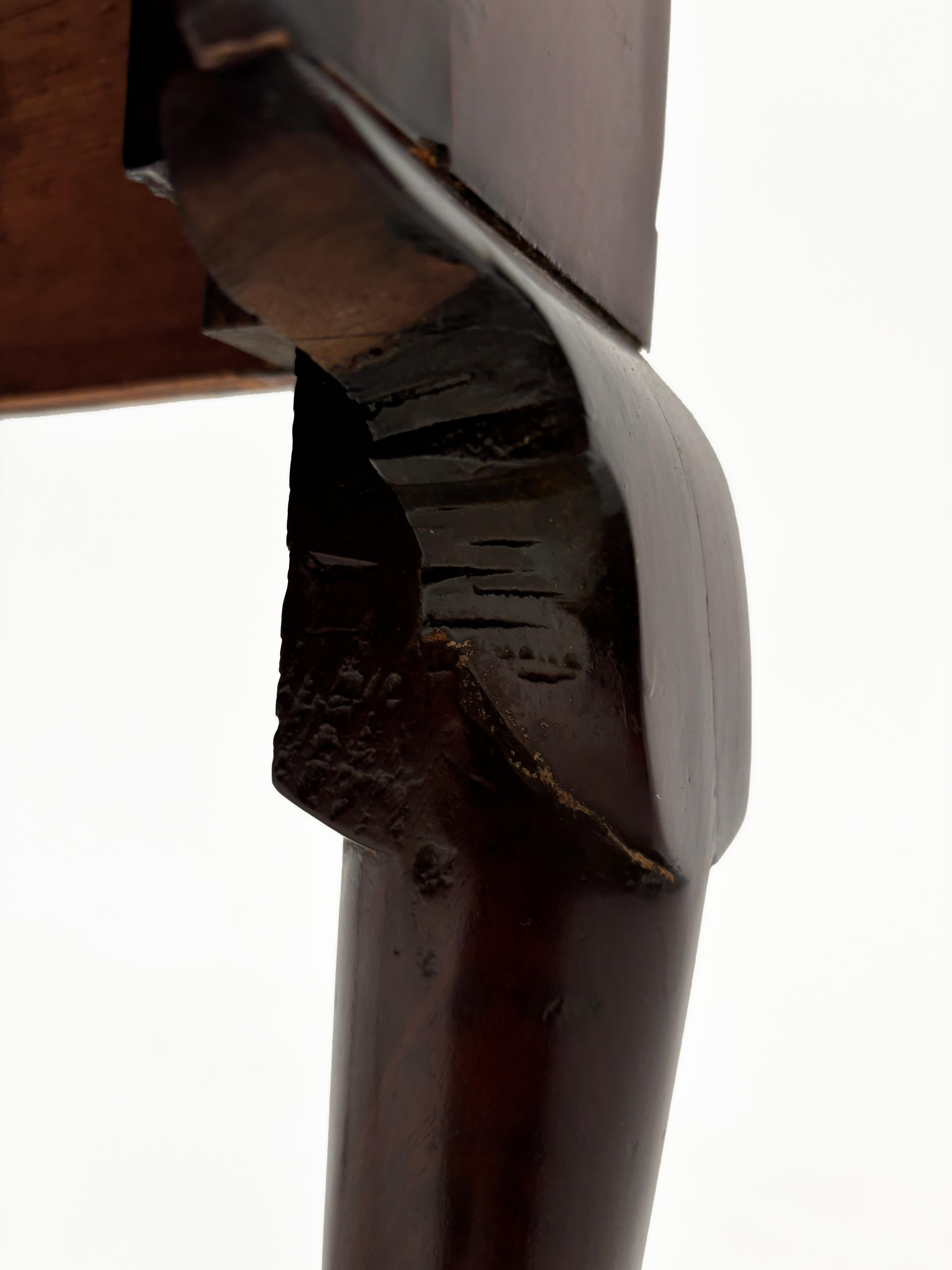 c. 1760 George II - Lowboy inglese in mogano e Oak in vendita 1