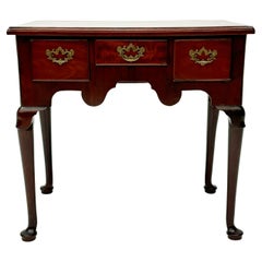 c. 1760 George II Englisch Mahagoni und Eiche Lowboy