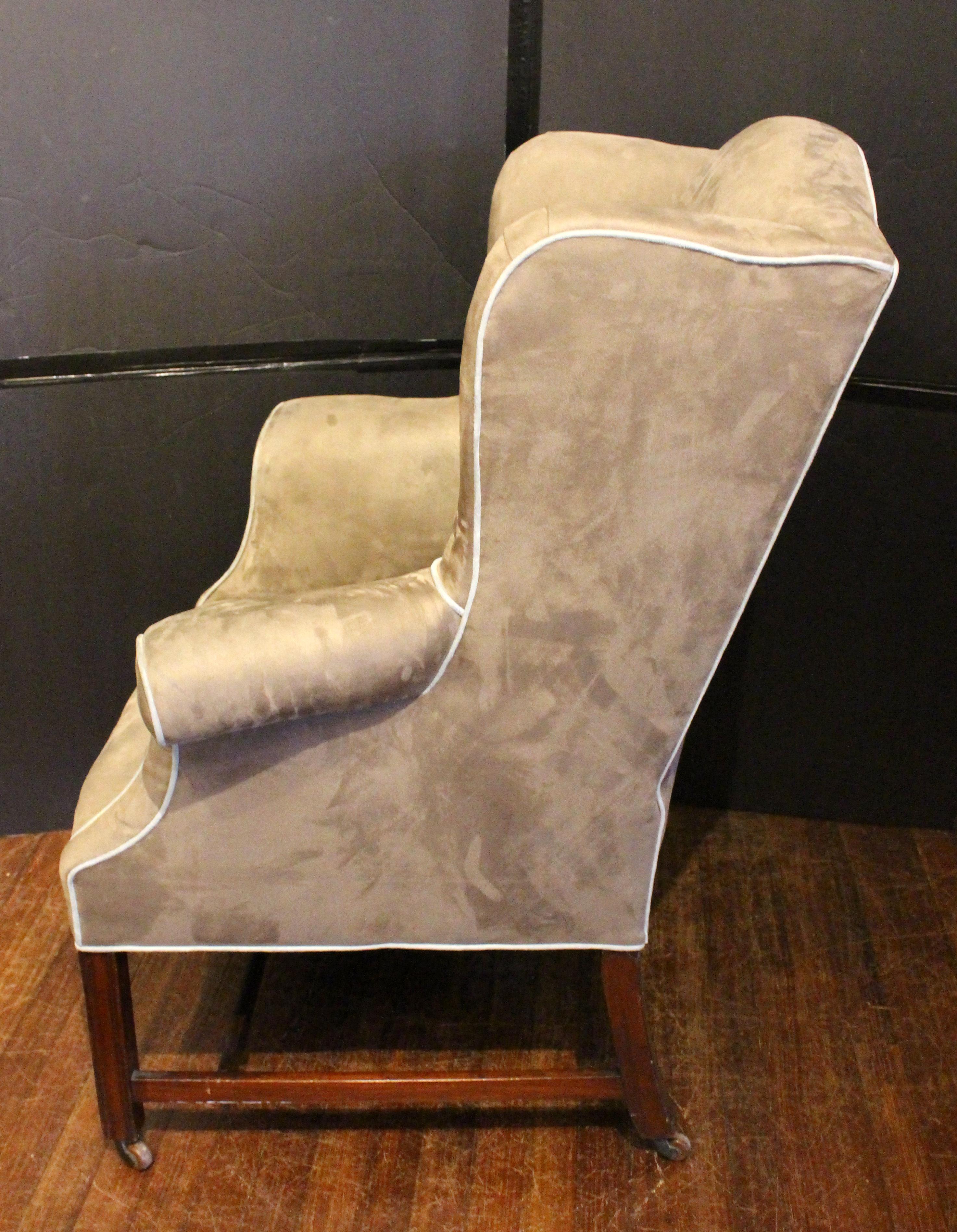 c. 1765-80 George III Period Wingback Arm Chair In Good Condition For Sale In Chapel Hill, NC