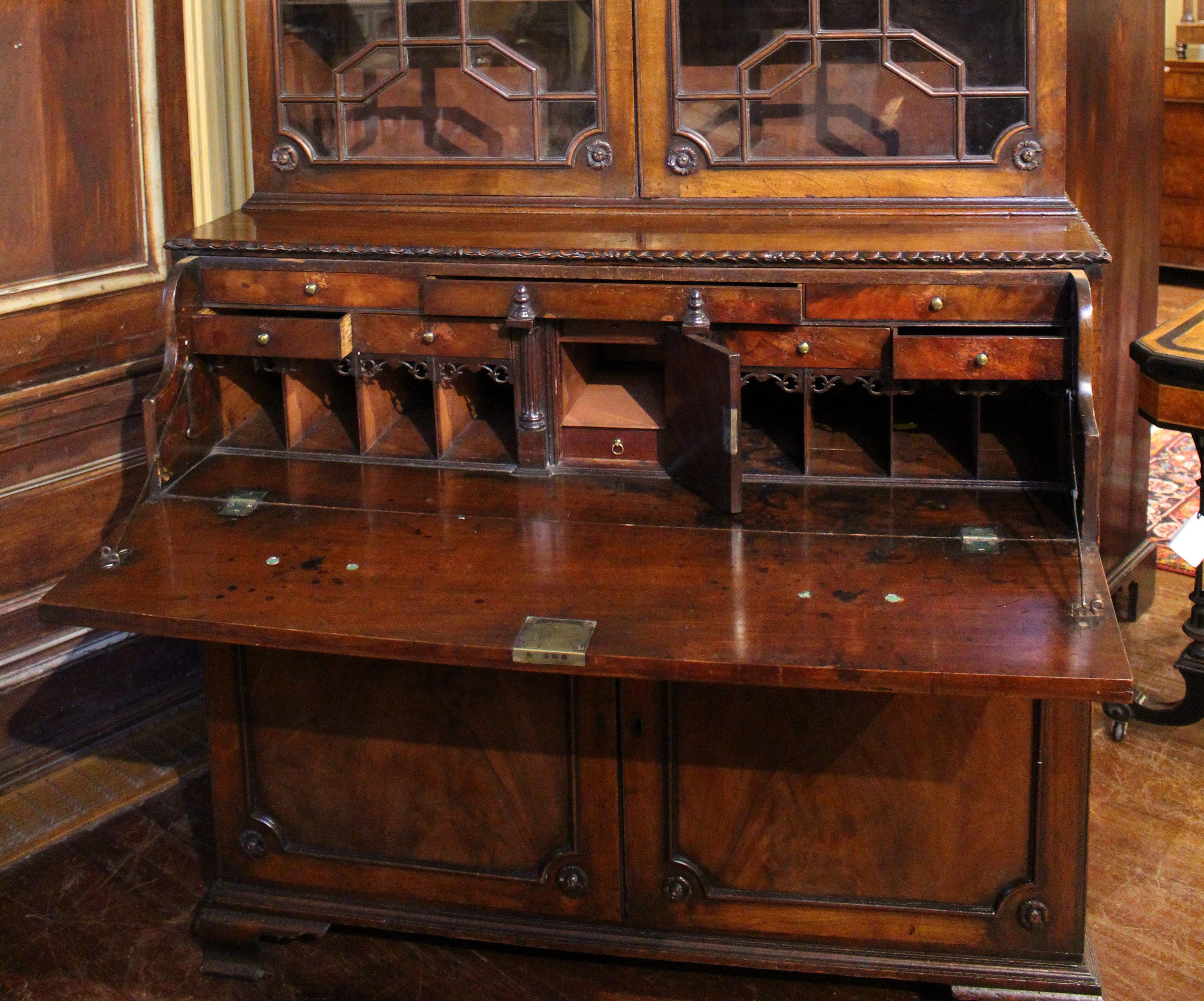 C. 1780 English Armorial Crested Secretaire Bookcase In Good Condition For Sale In Chapel Hill, NC