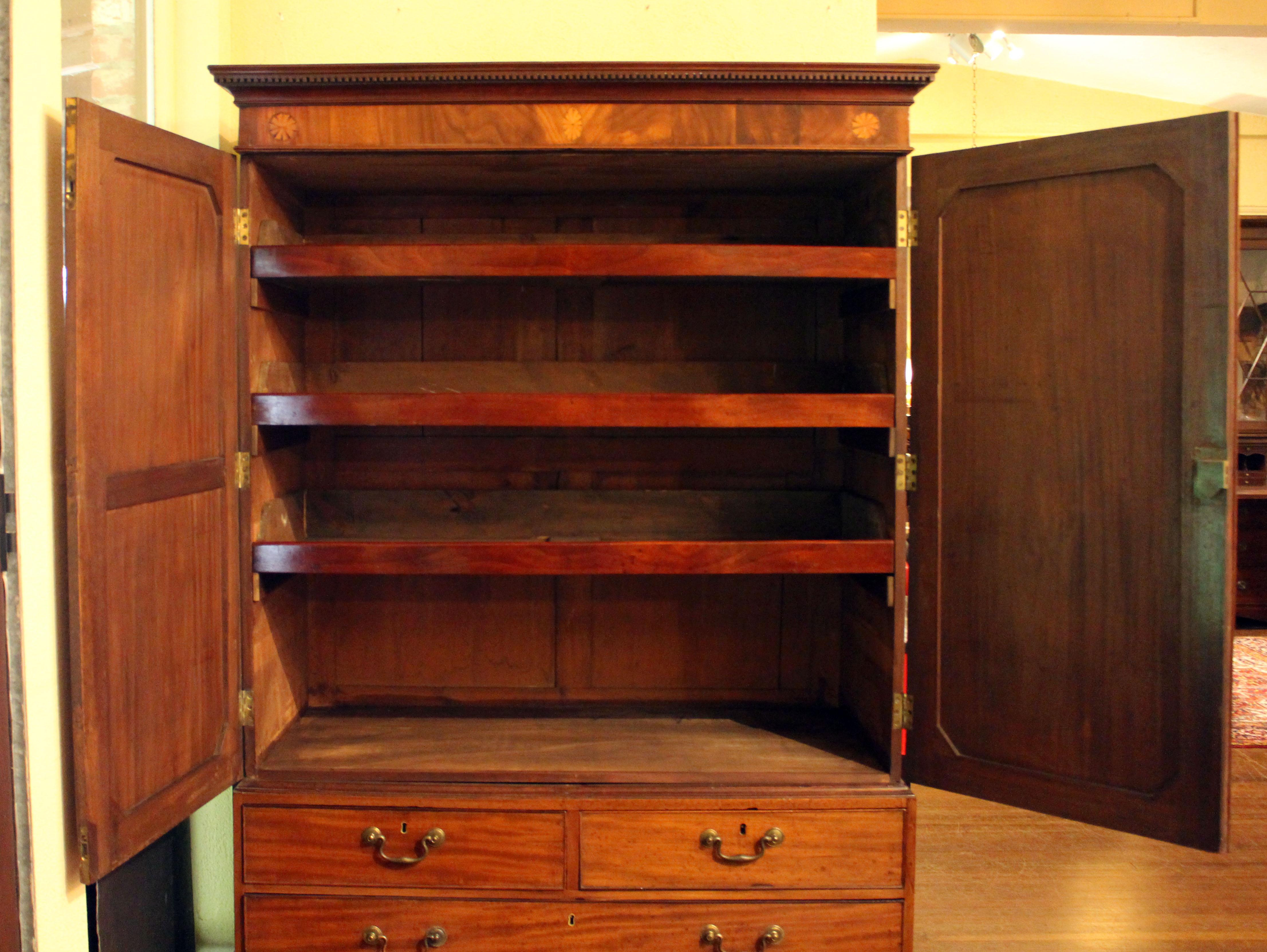 C. 1780 English Georgian Period Linen Press Georgiano en venta