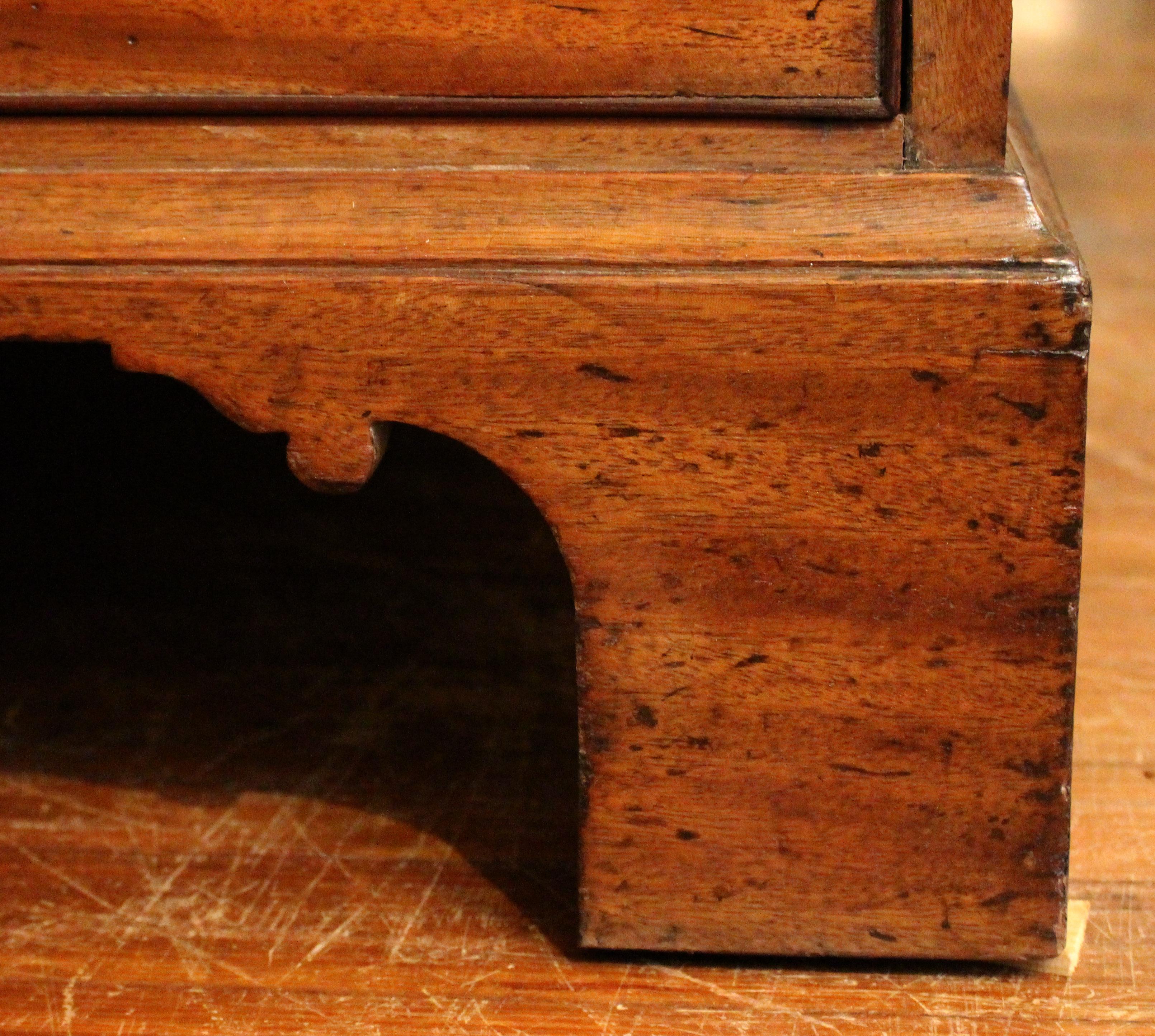 C. 1780 English Georgian Period Linen Press Madera en venta