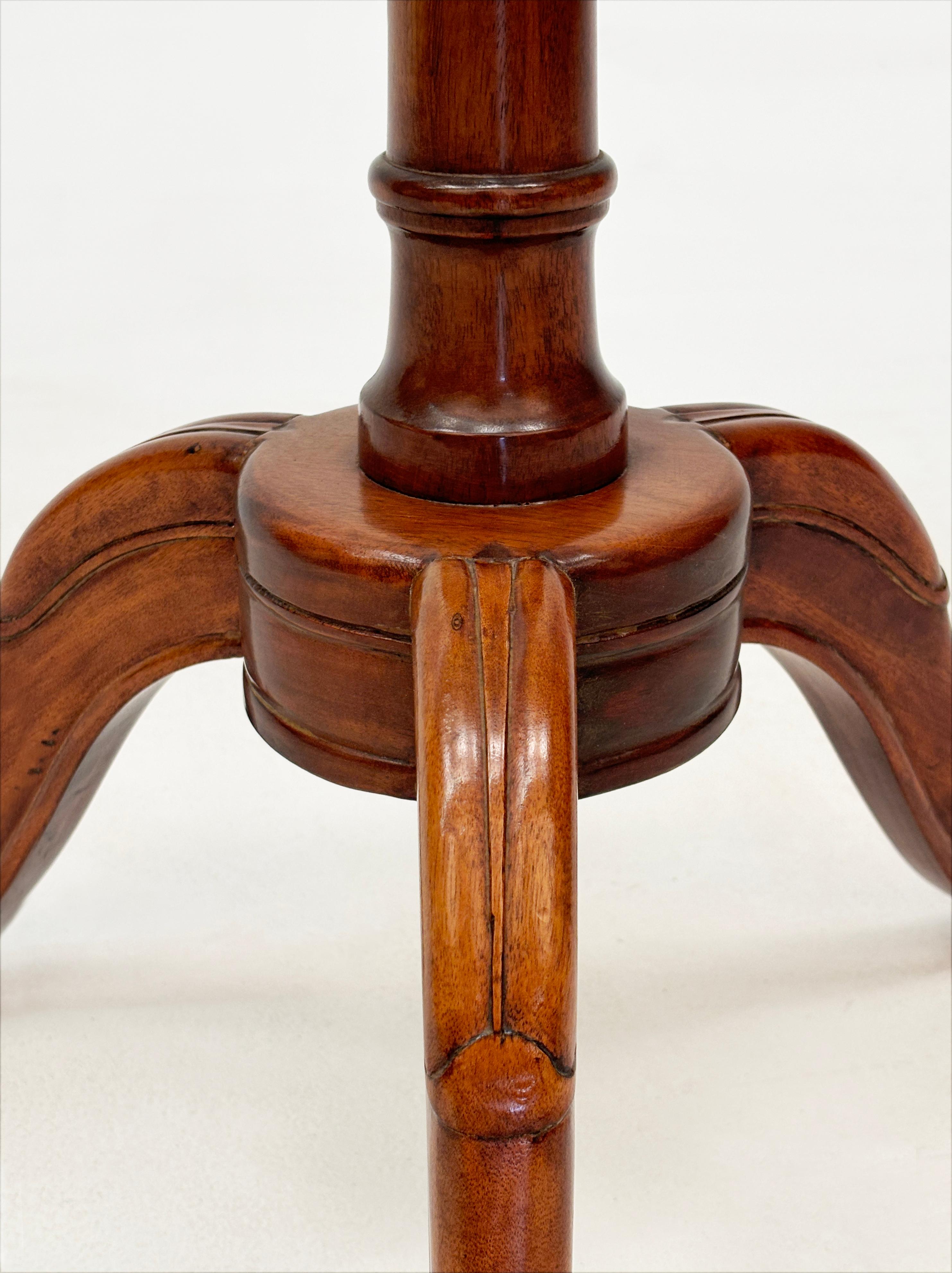c. 1790 Mesa basculante americana de caoba con borde de plato en venta 3