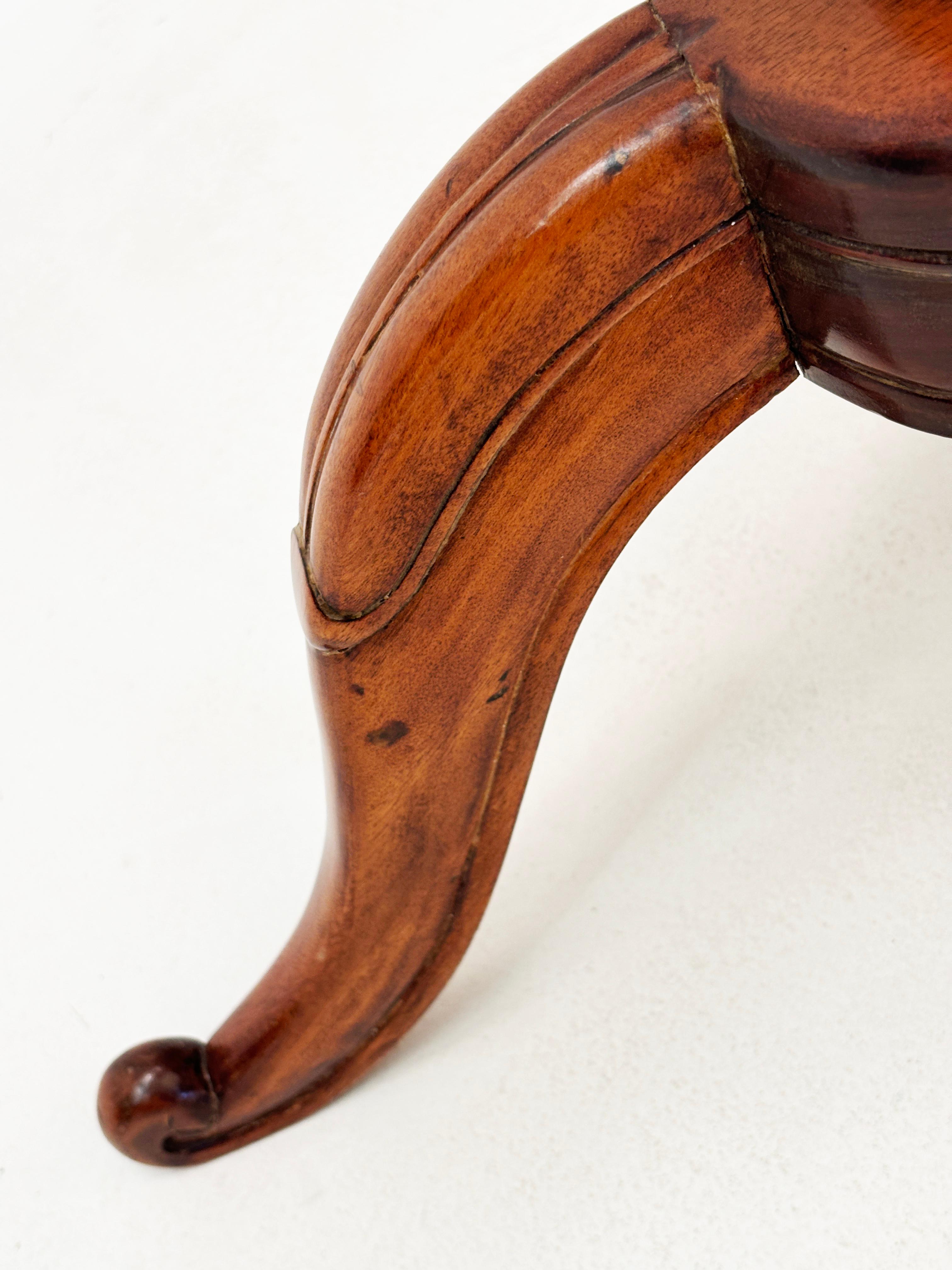 c. 1790 Mesa basculante americana de caoba con borde de plato en venta 4