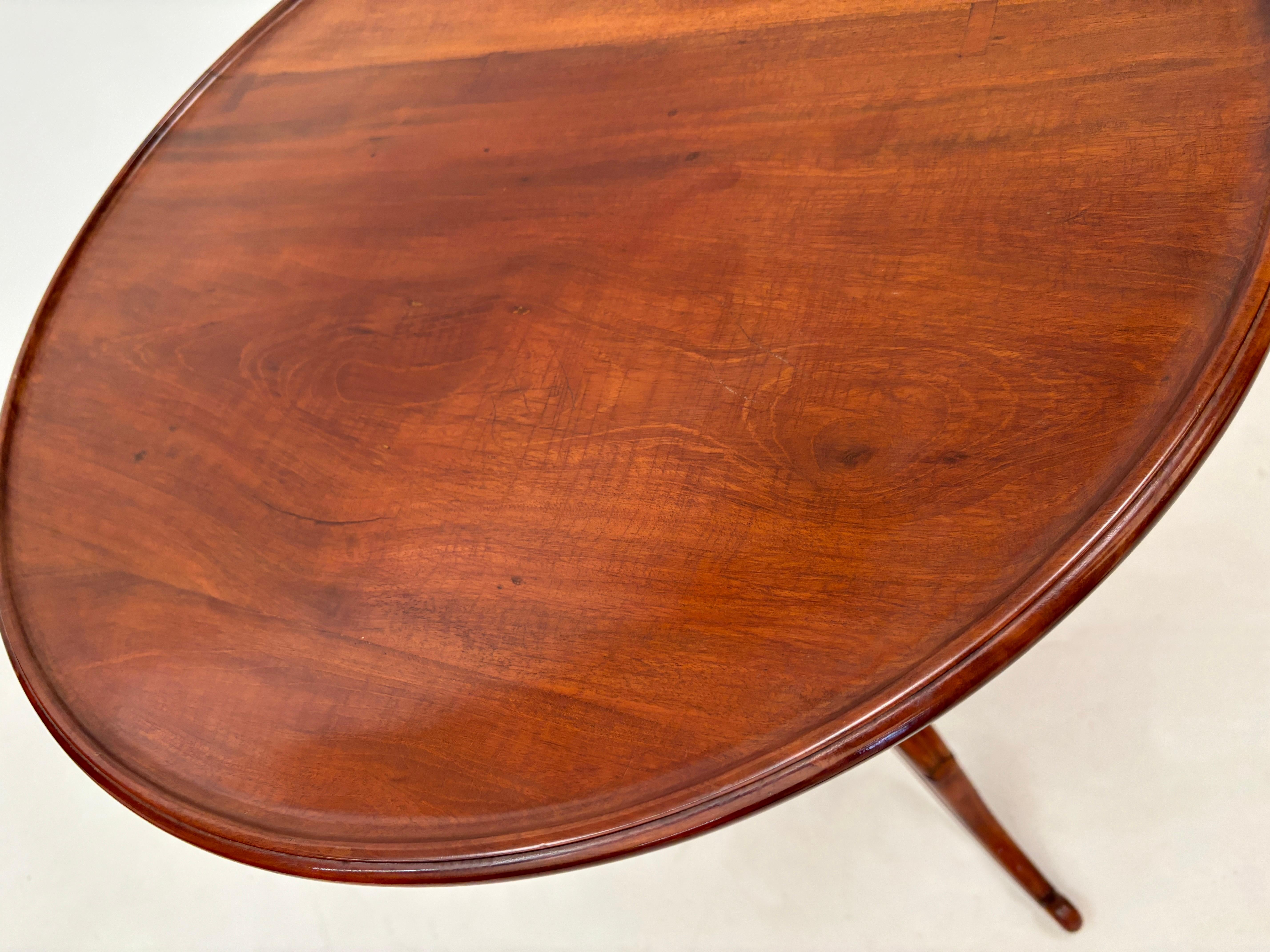 c. 1790 Mesa basculante americana de caoba con borde de plato Hecho a mano en venta